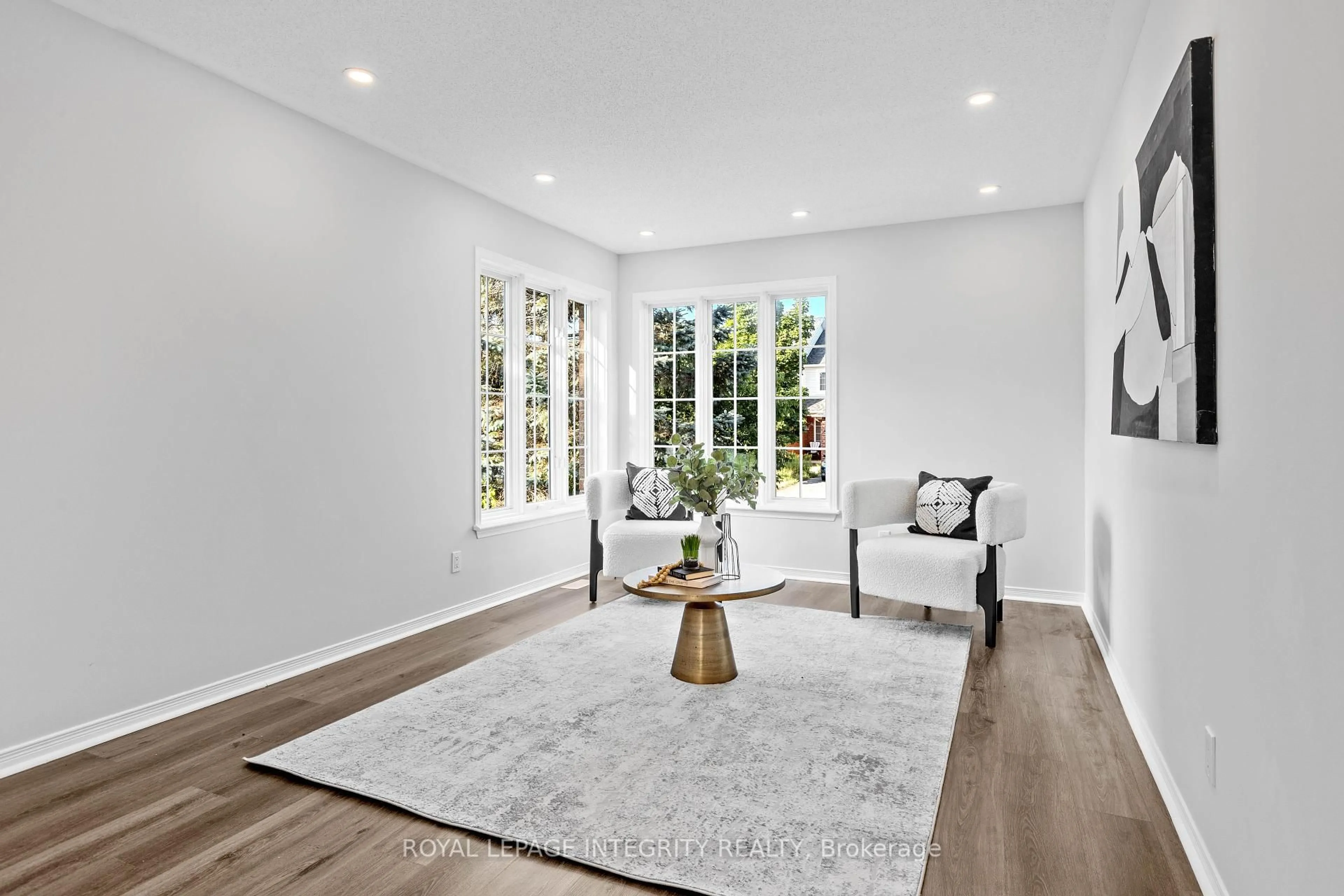 Indoor entryway for 94 Inverkip Ave, Ottawa Ontario K1T 4B9