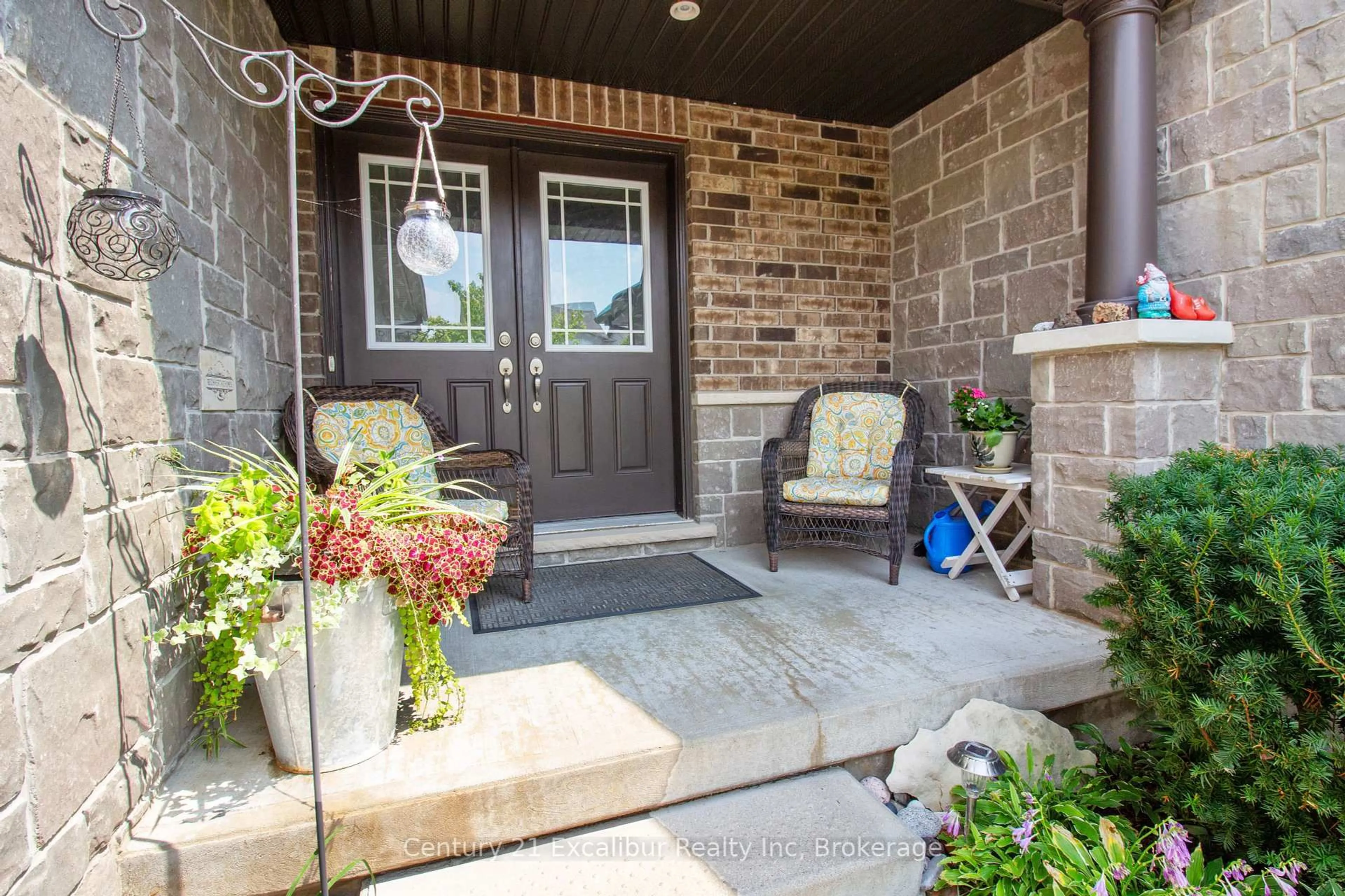 Indoor entryway for 64 Aberdeen St #64A, Centre Wellington Ontario N1M 0C1