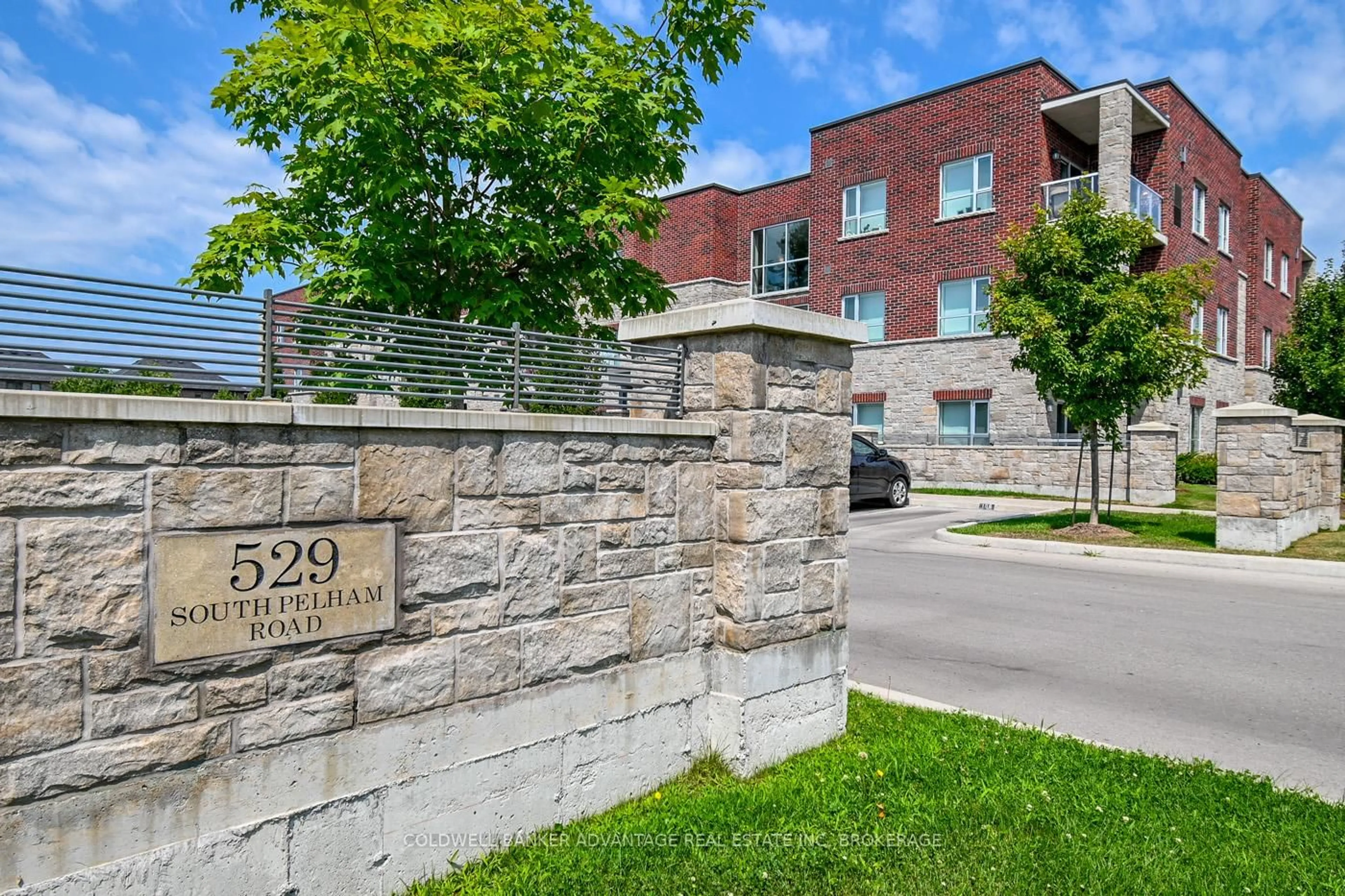 Home with brick exterior material, building for 529 South Pelham Rd #304, Welland Ontario L3C 0H7