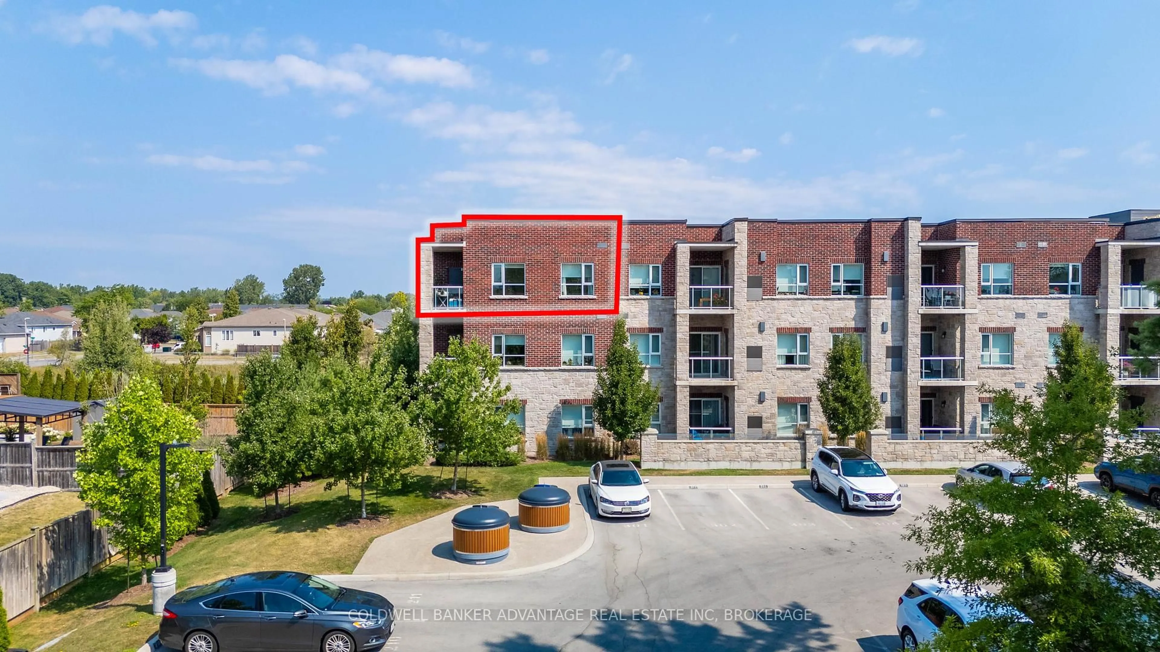 A pic from outside/outdoor area/front of a property/back of a property/a pic from drone, building for 529 South Pelham Rd #304, Welland Ontario L3C 0H7
