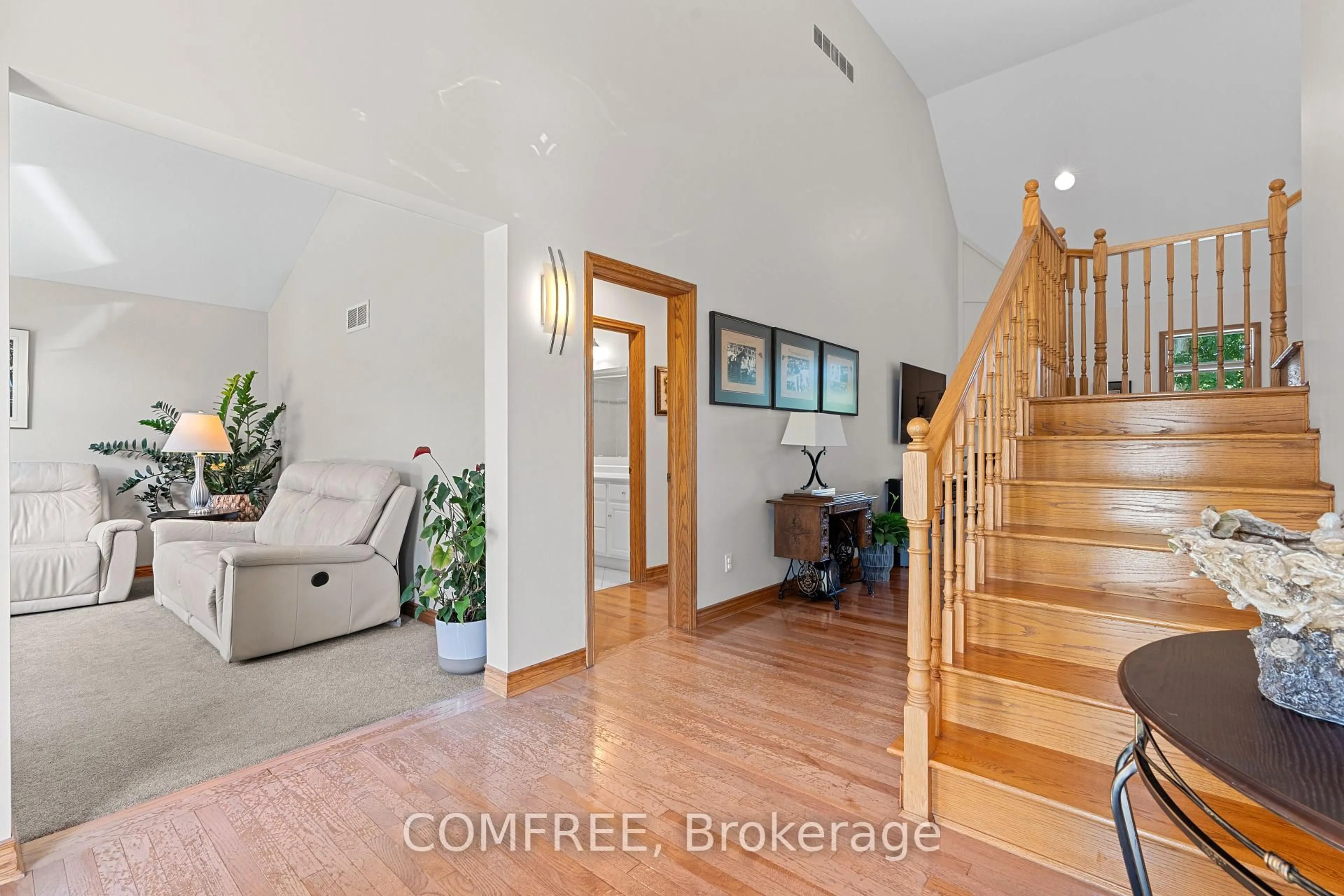 Indoor foyer for 4168 Dimambro Crt, Windsor Ontario N9G 2V2