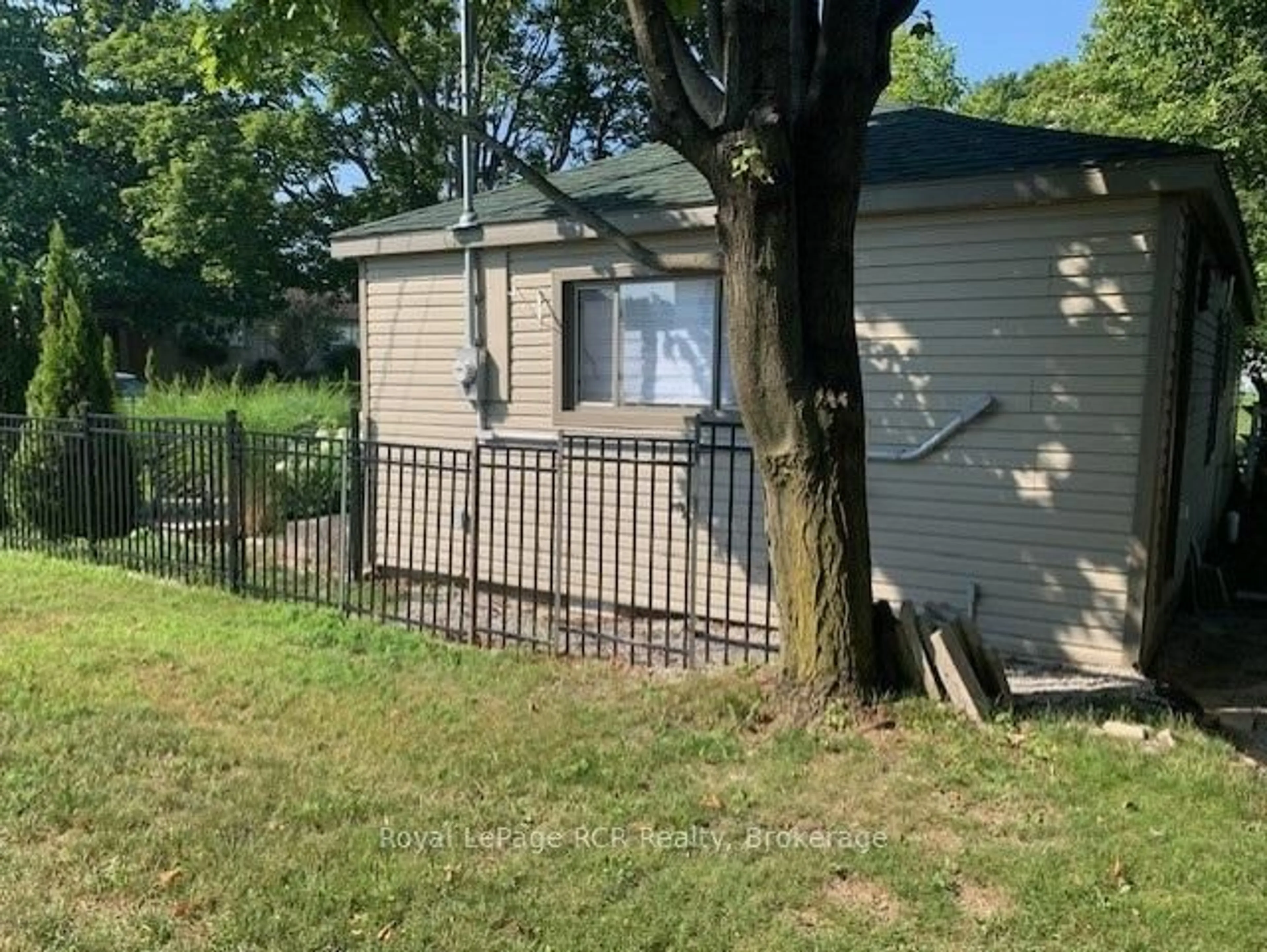 Shed for 2 JOHN St, Northern Bruce Peninsula Ontario N0H 1W0
