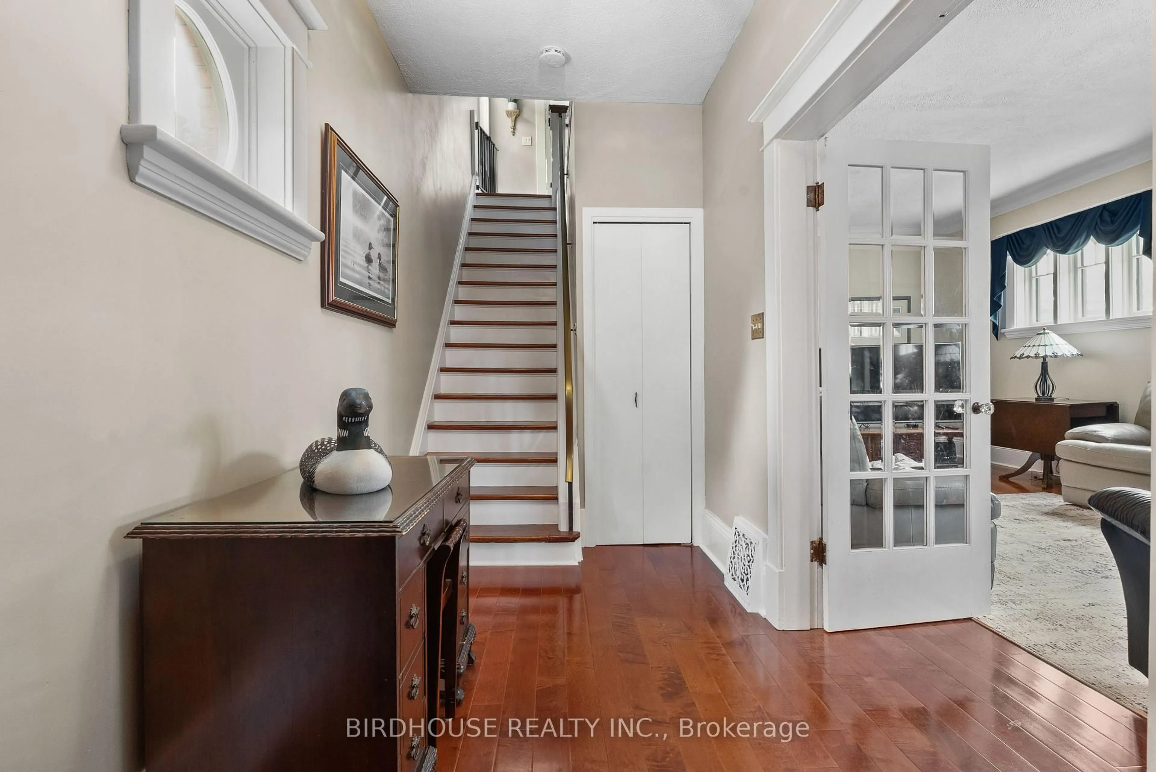 Indoor entryway for 27 Francis St, Kawartha Lakes Ontario K9V 3R8
