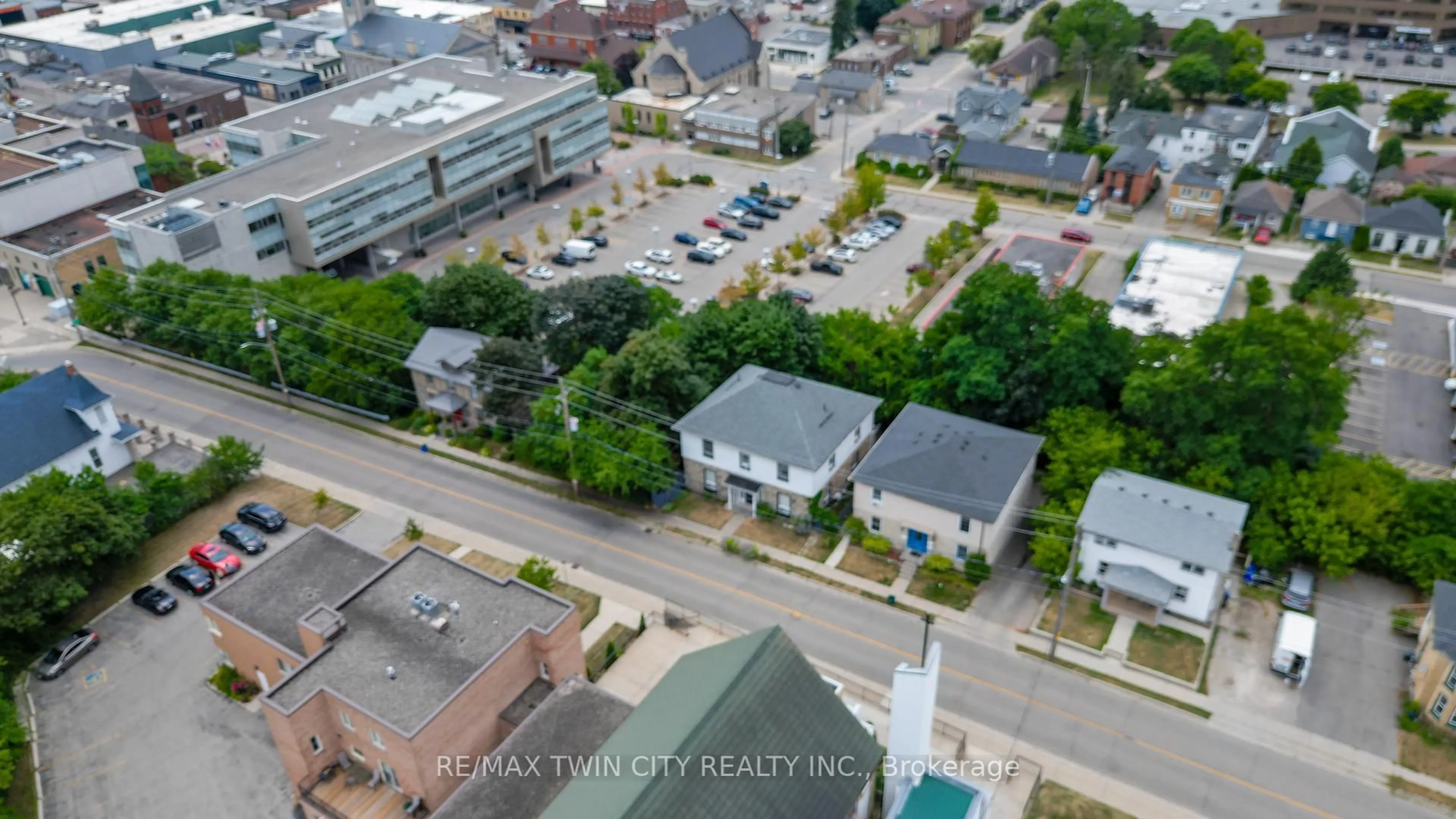 A pic from outside/outdoor area/front of a property/back of a property/a pic from drone, city buildings view from balcony for 50 Wellington St, Cambridge Ontario N1R 3Y7