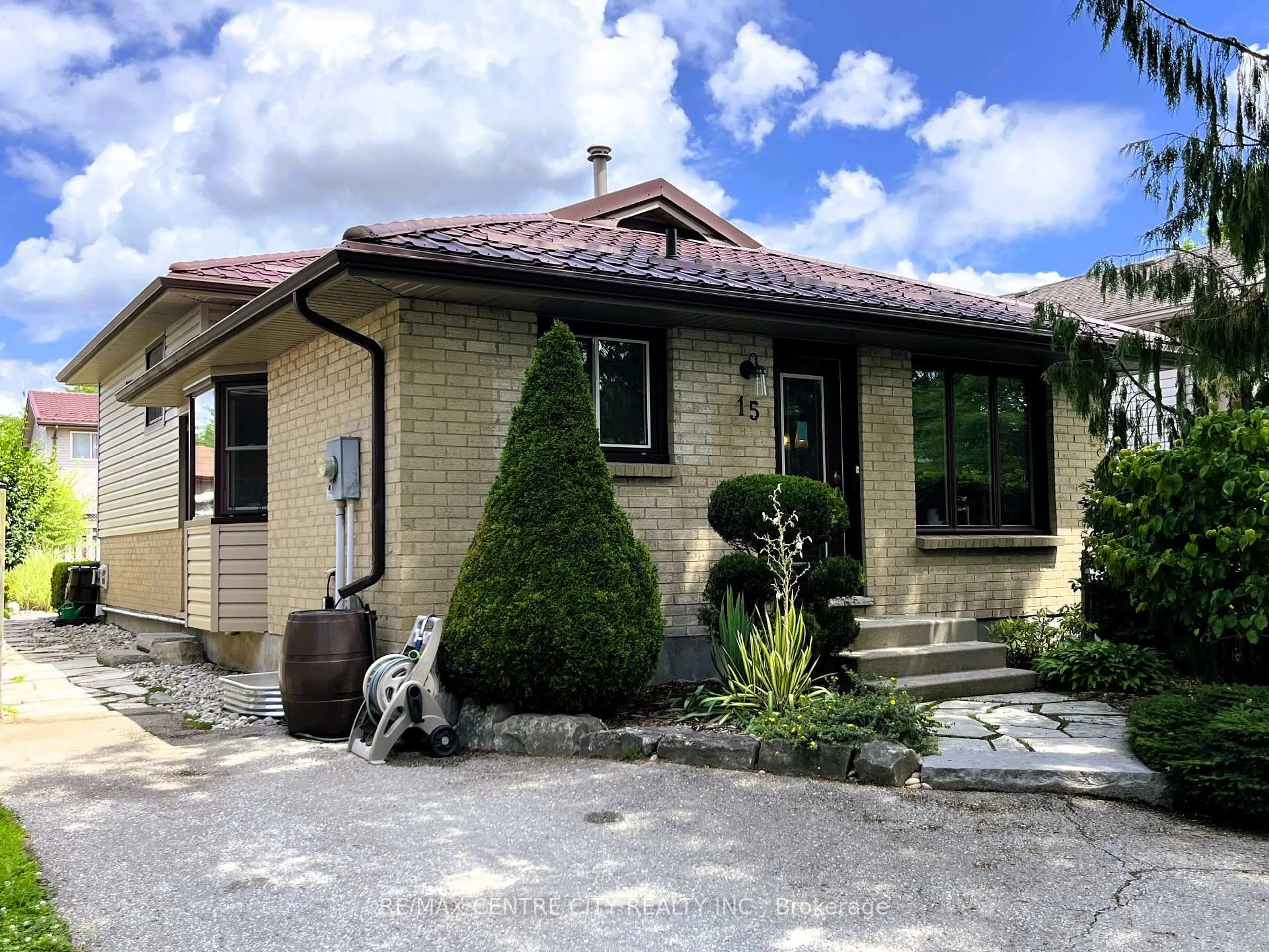 Unknown for 15 Speight Cres, London East Ontario N5V 3W2