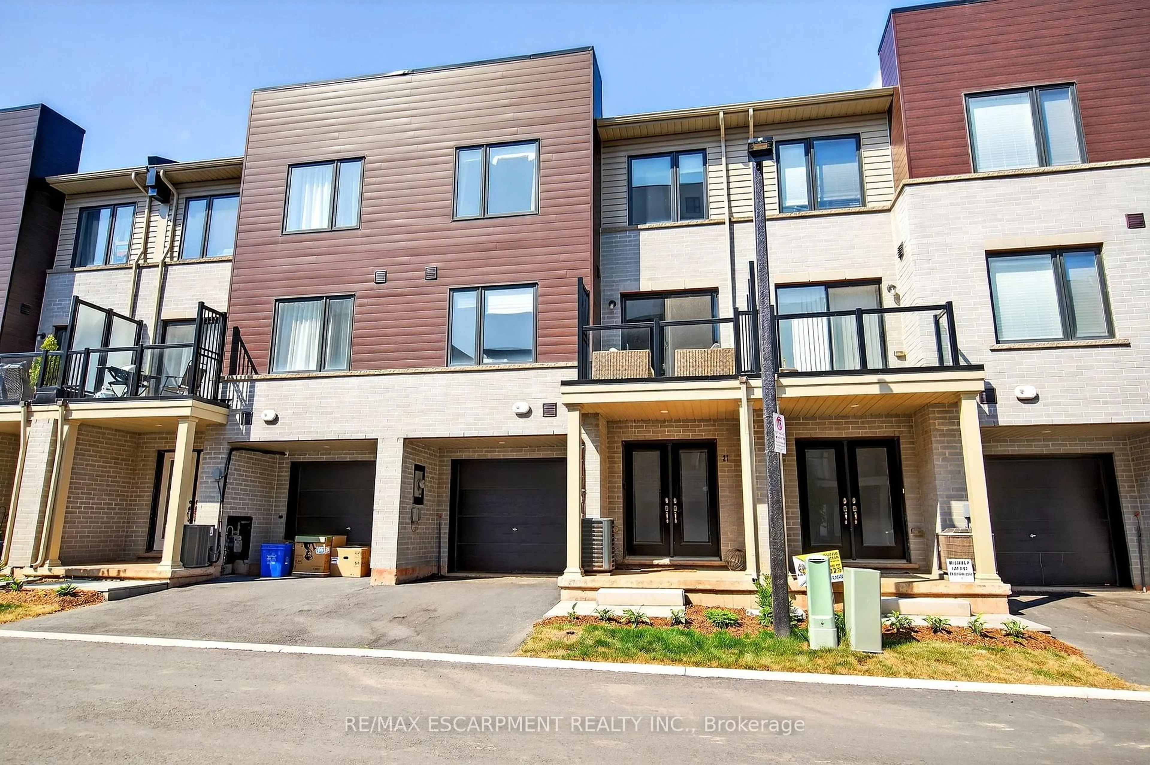 Unknown for 27 Dryden Lane, Hamilton Ontario L8H 0B6