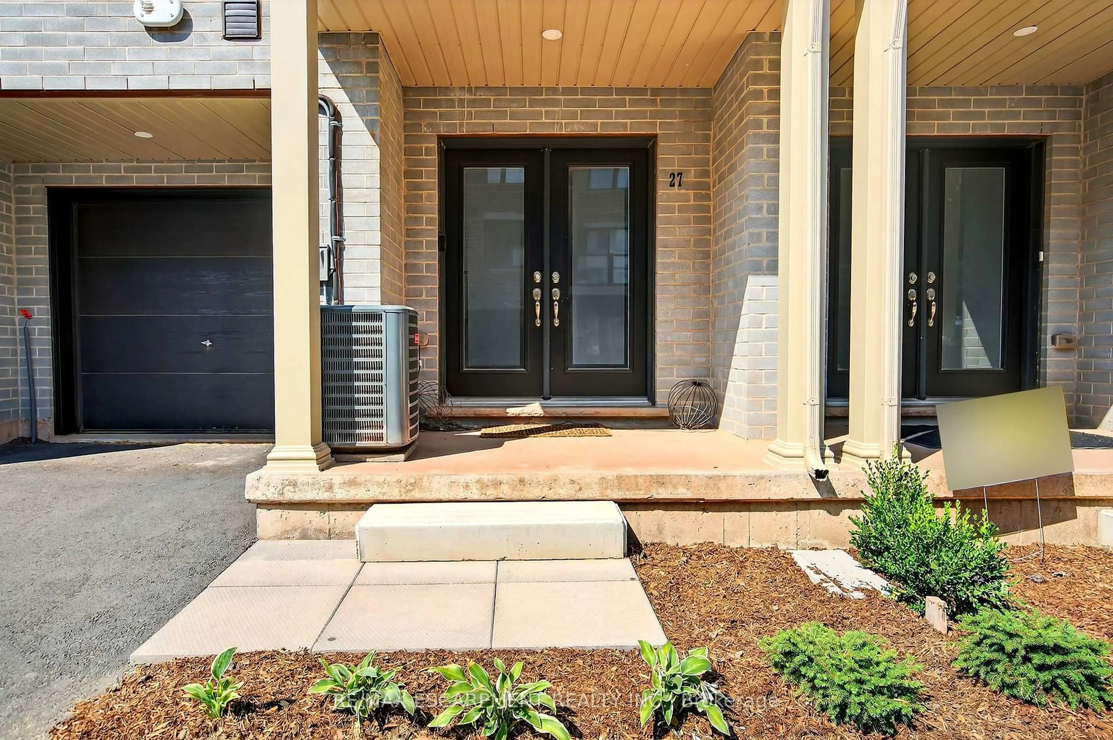 Indoor entryway for 27 Dryden Lane, Hamilton Ontario L8H 0B6