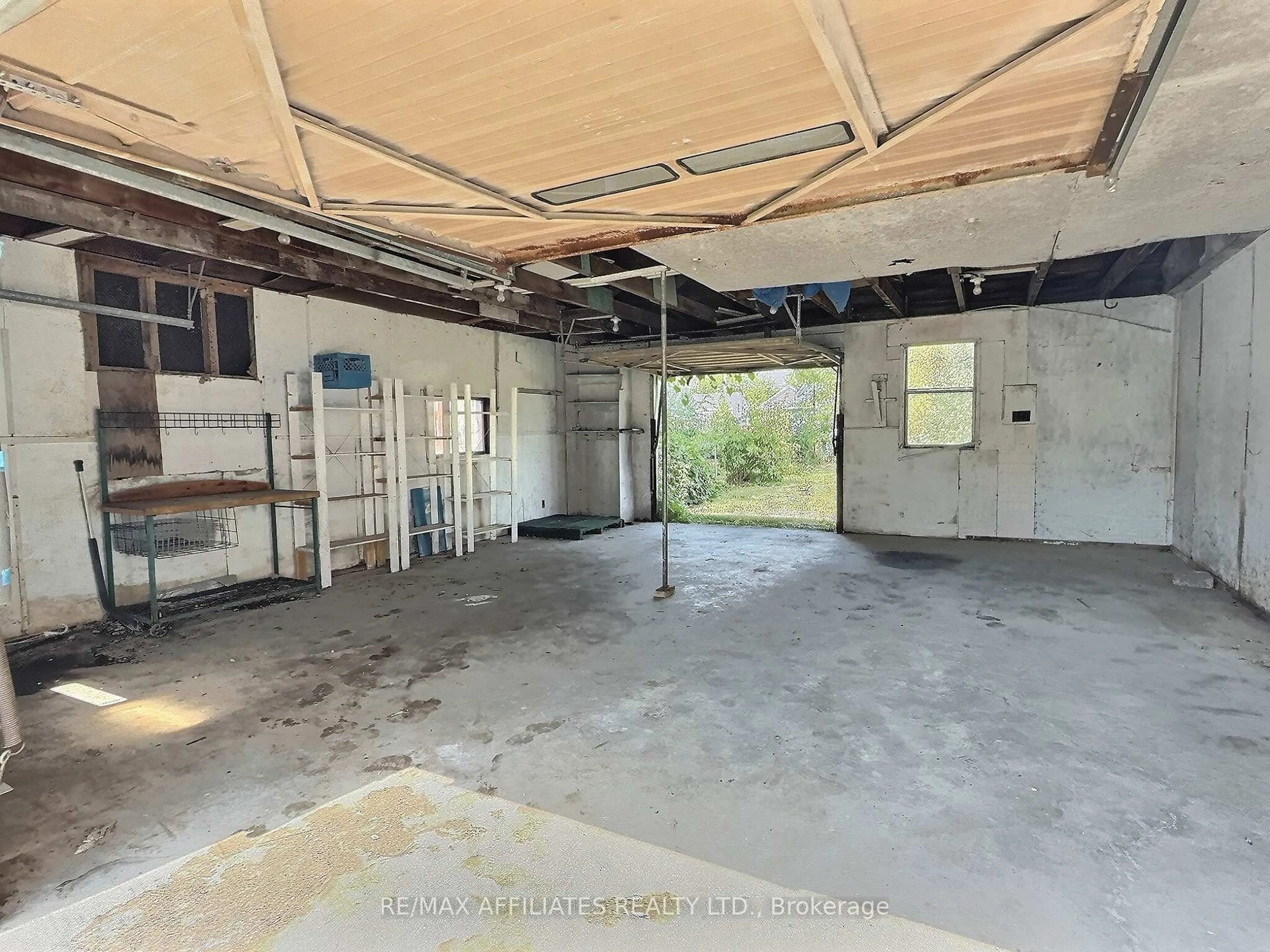 Indoor garage for 188 Dibble St, Prescott Ontario K0E 1T0