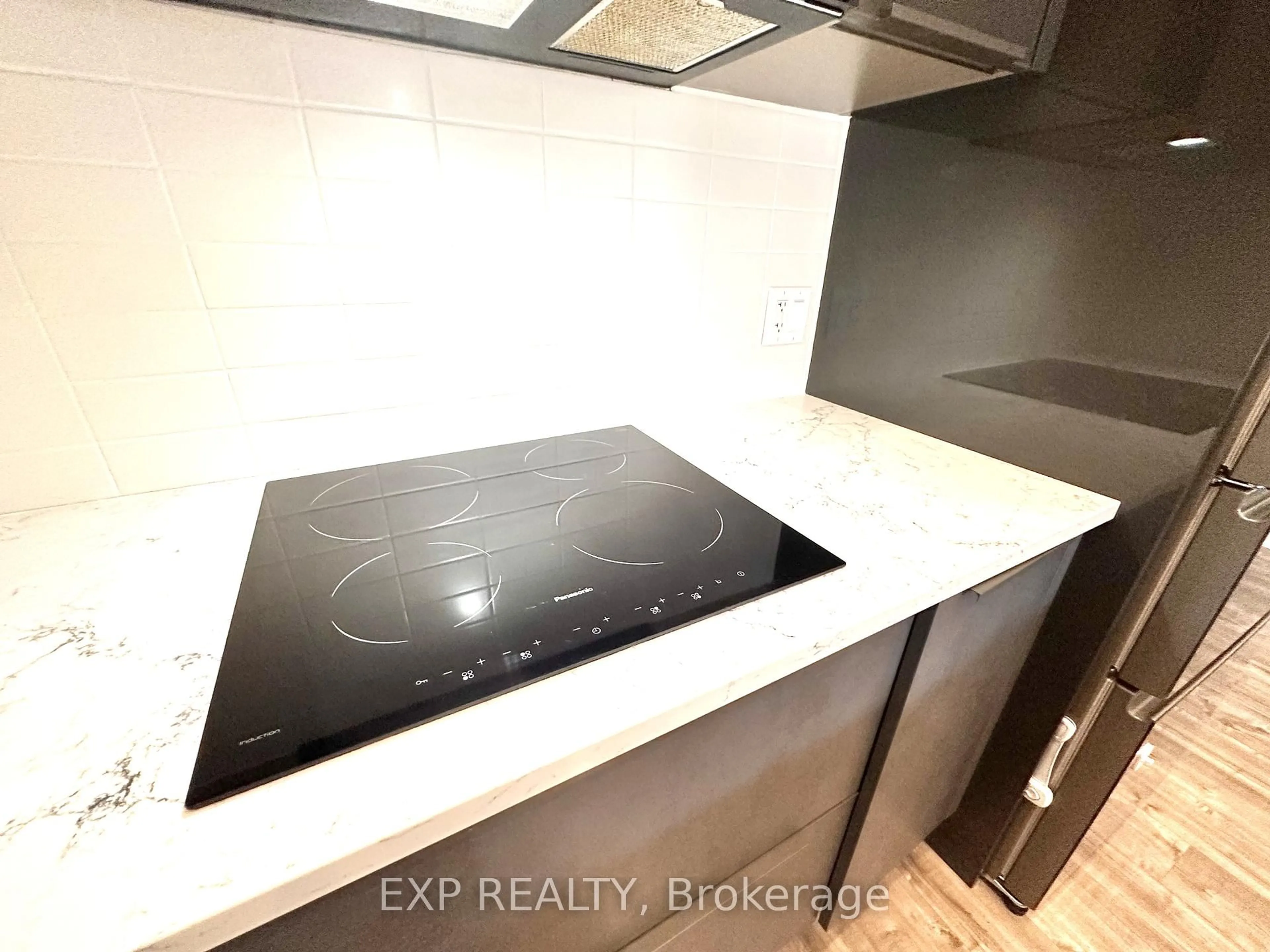 Standard kitchen, unknown for 10 Beausoleil Lane #303, Blue Mountains Ontario L9Y 2X5