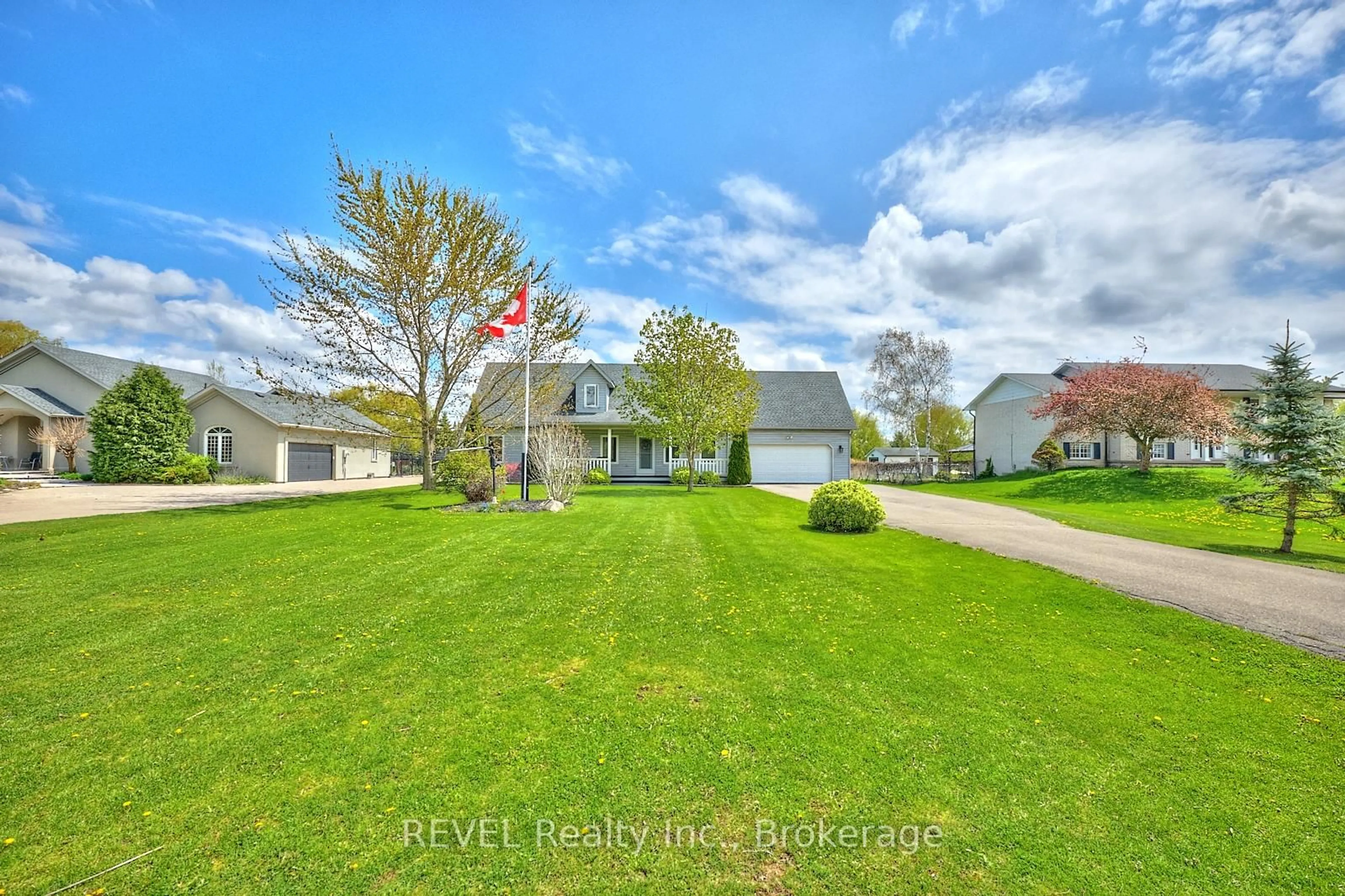 A pic from outside/outdoor area/front of a property/back of a property/a pic from drone, street for 1452 Allanport Rd, Thorold Ontario L0S 1K0