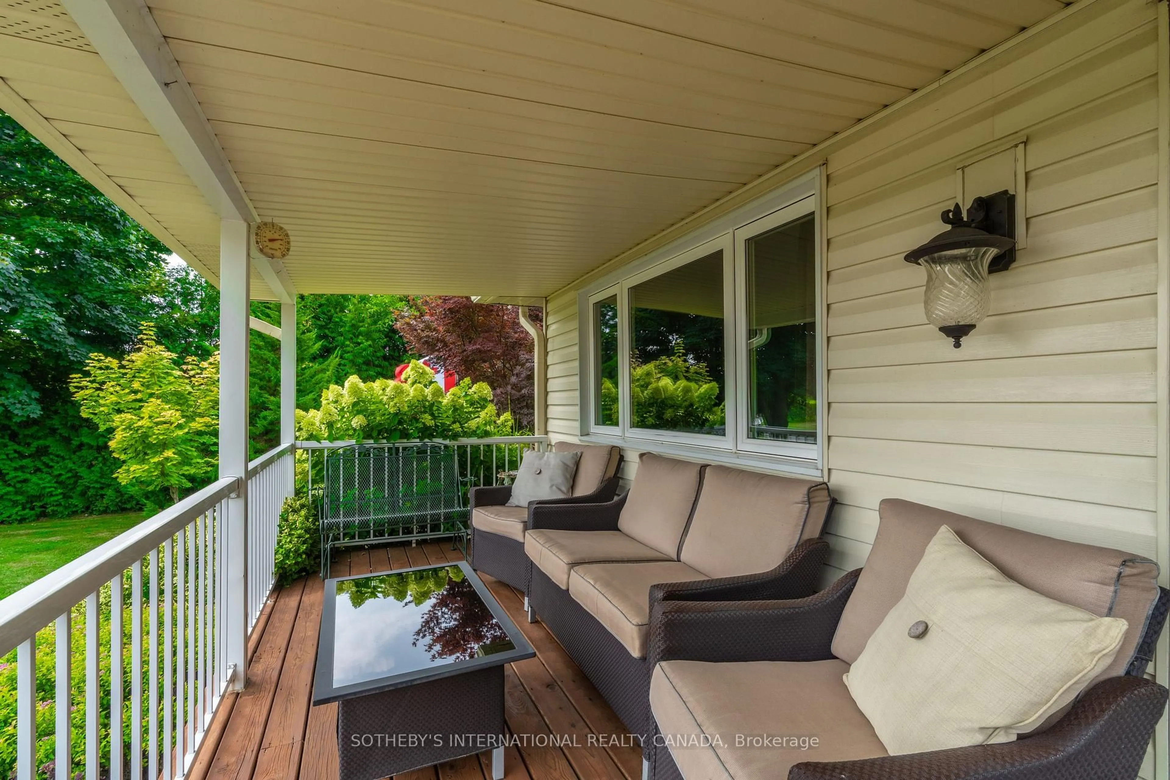 Patio, street for 202 Hunter Rd, Niagara-on-the-Lake Ontario L0S 1J0