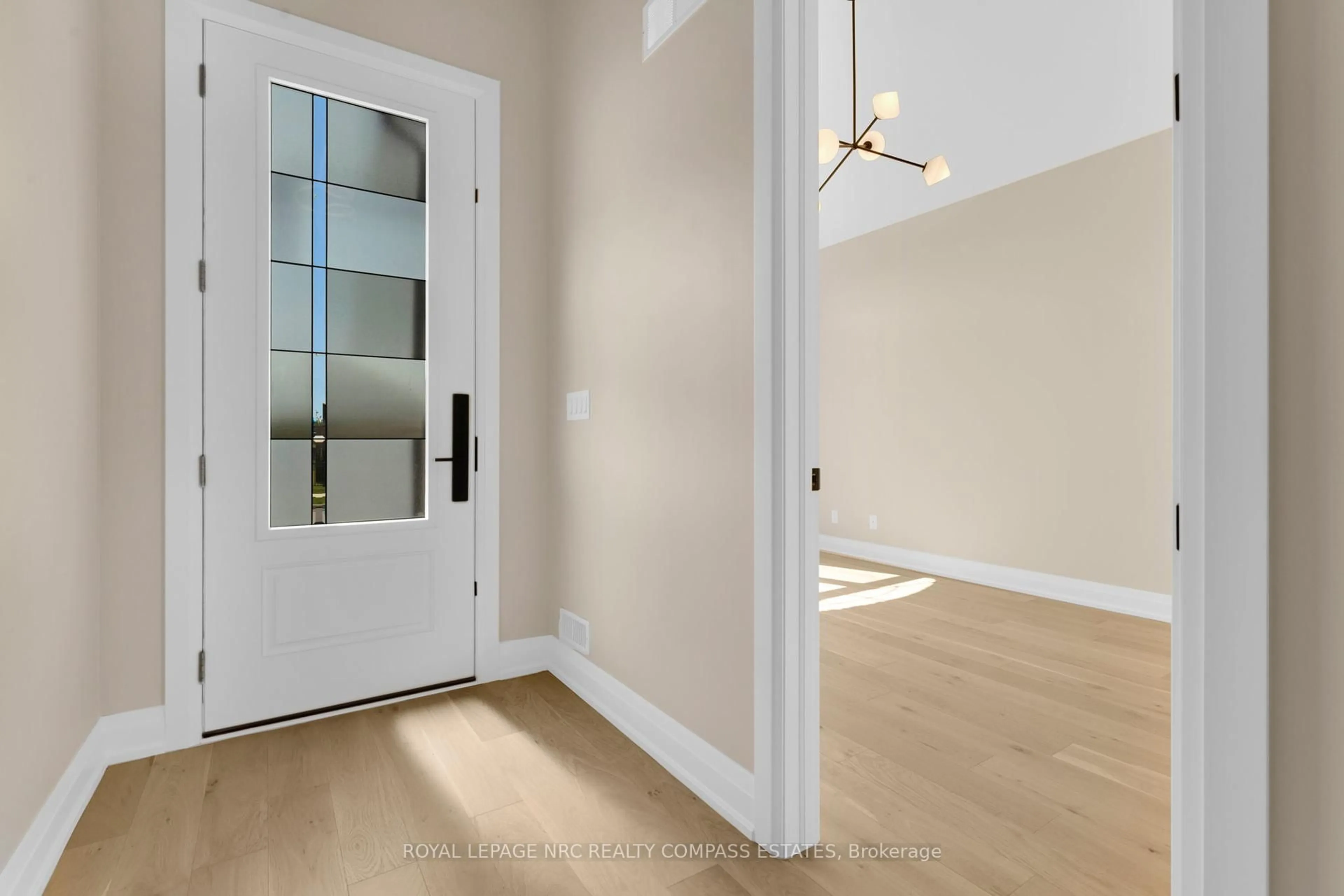 Indoor entryway for 35 Oakley Dr, Niagara-on-the-Lake Ontario L0S 1J0
