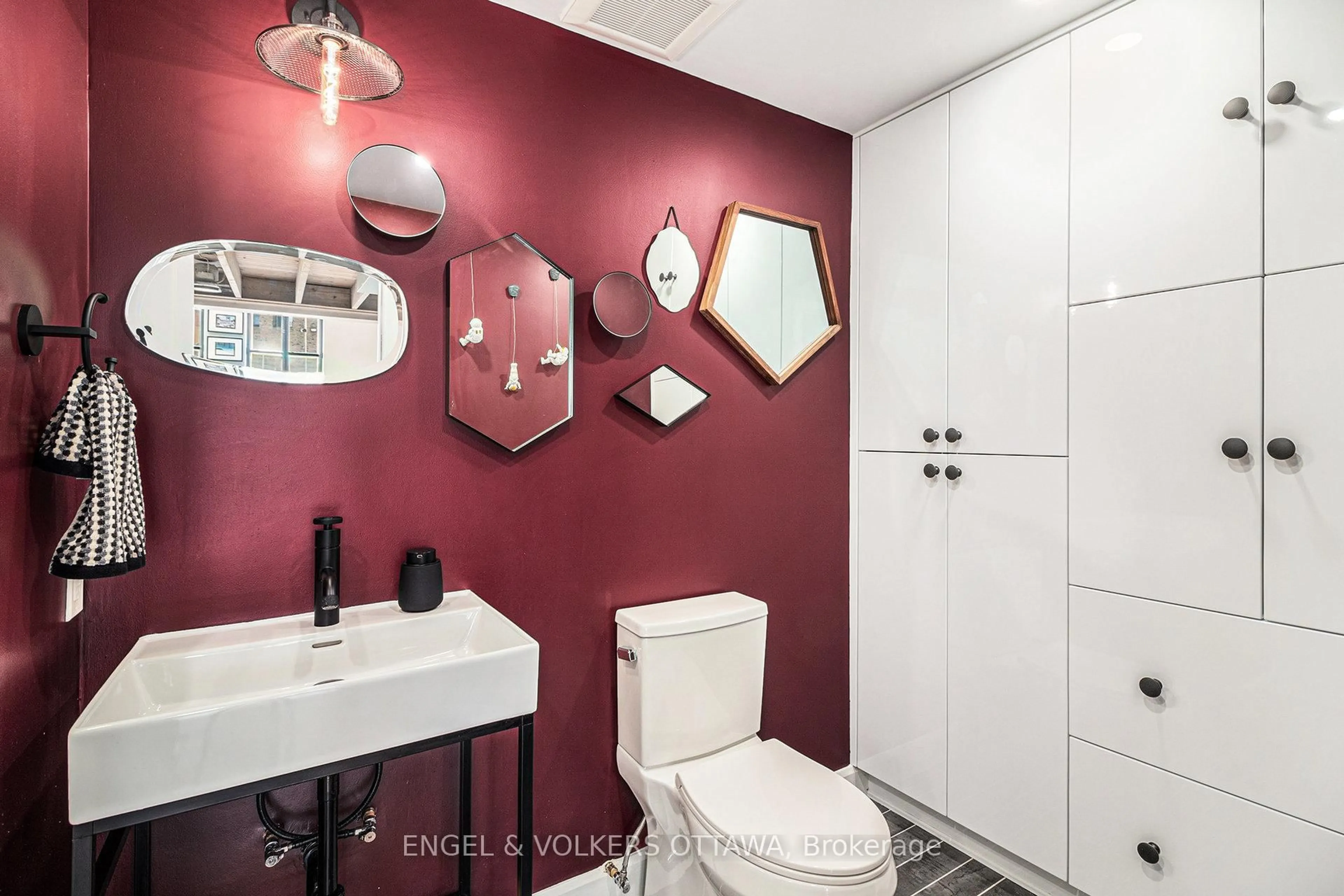Contemporary bathroom, ceramic/tile floor for 24 Springfield Rd #203, Ottawa Ontario K1M 1C9