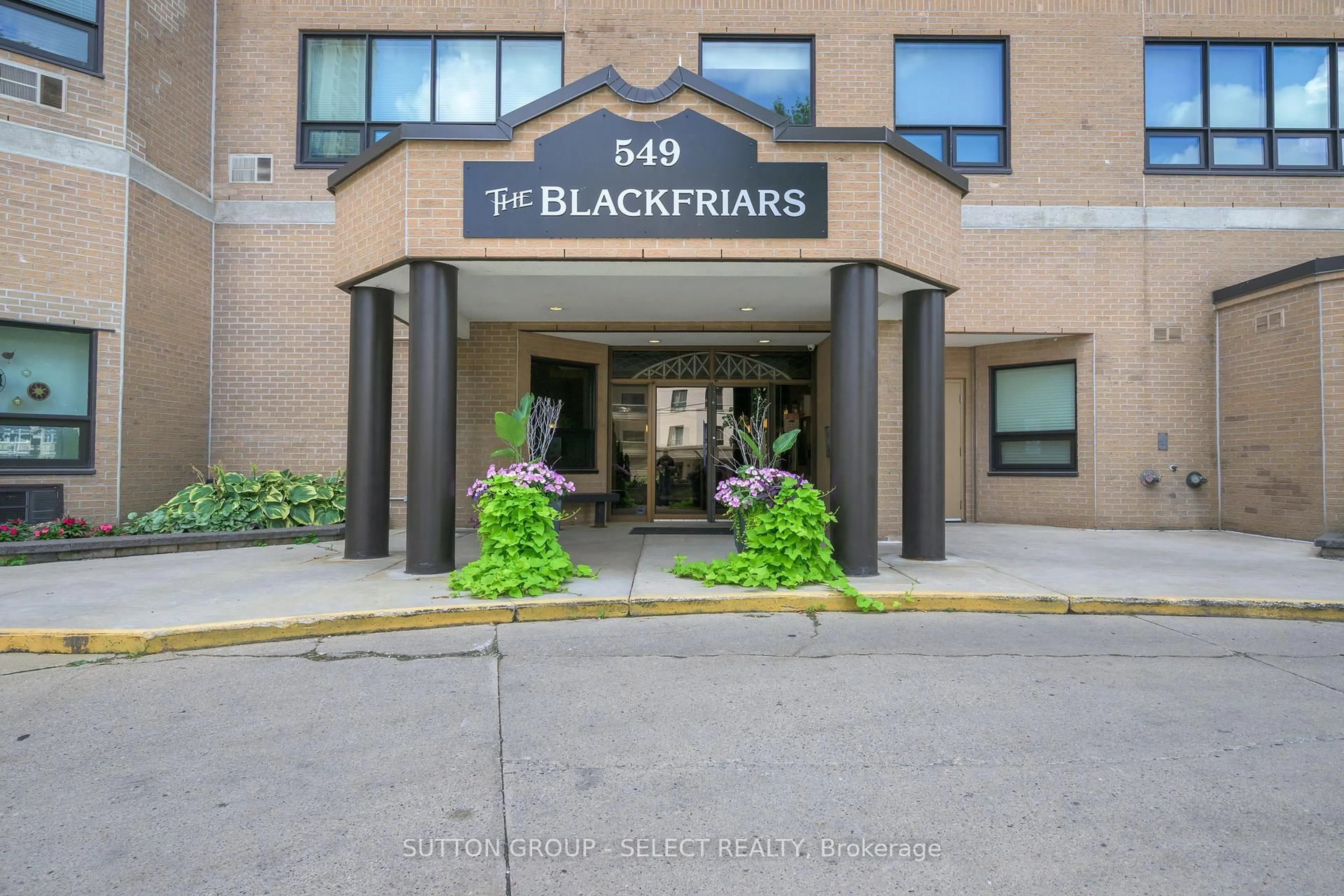 Lobby for 549 RIDOUT St #304, London East Ontario N6A 5N5