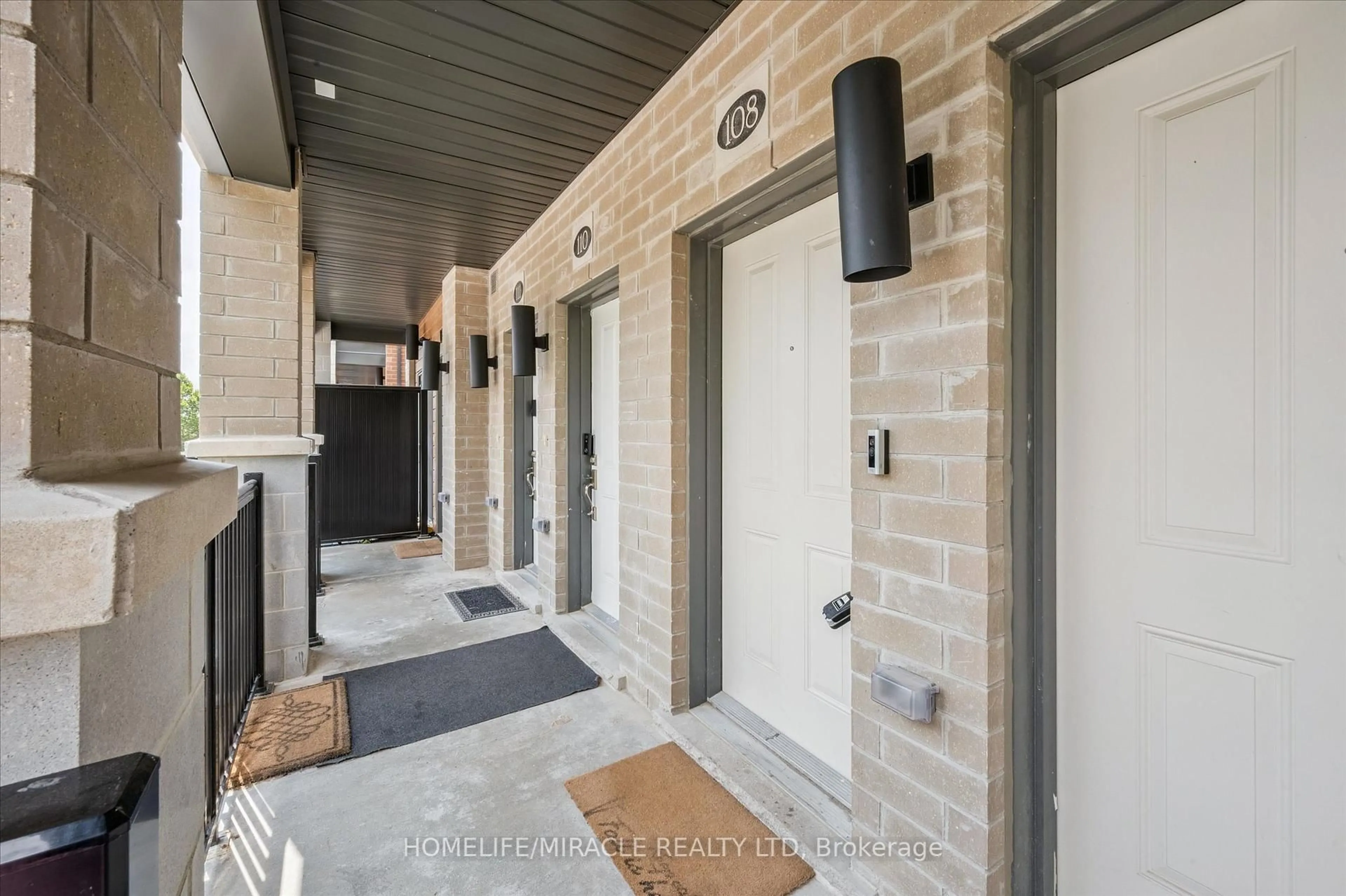 Indoor entryway for 25 Isherwood Ave, Cambridge Ontario N1R 0E2