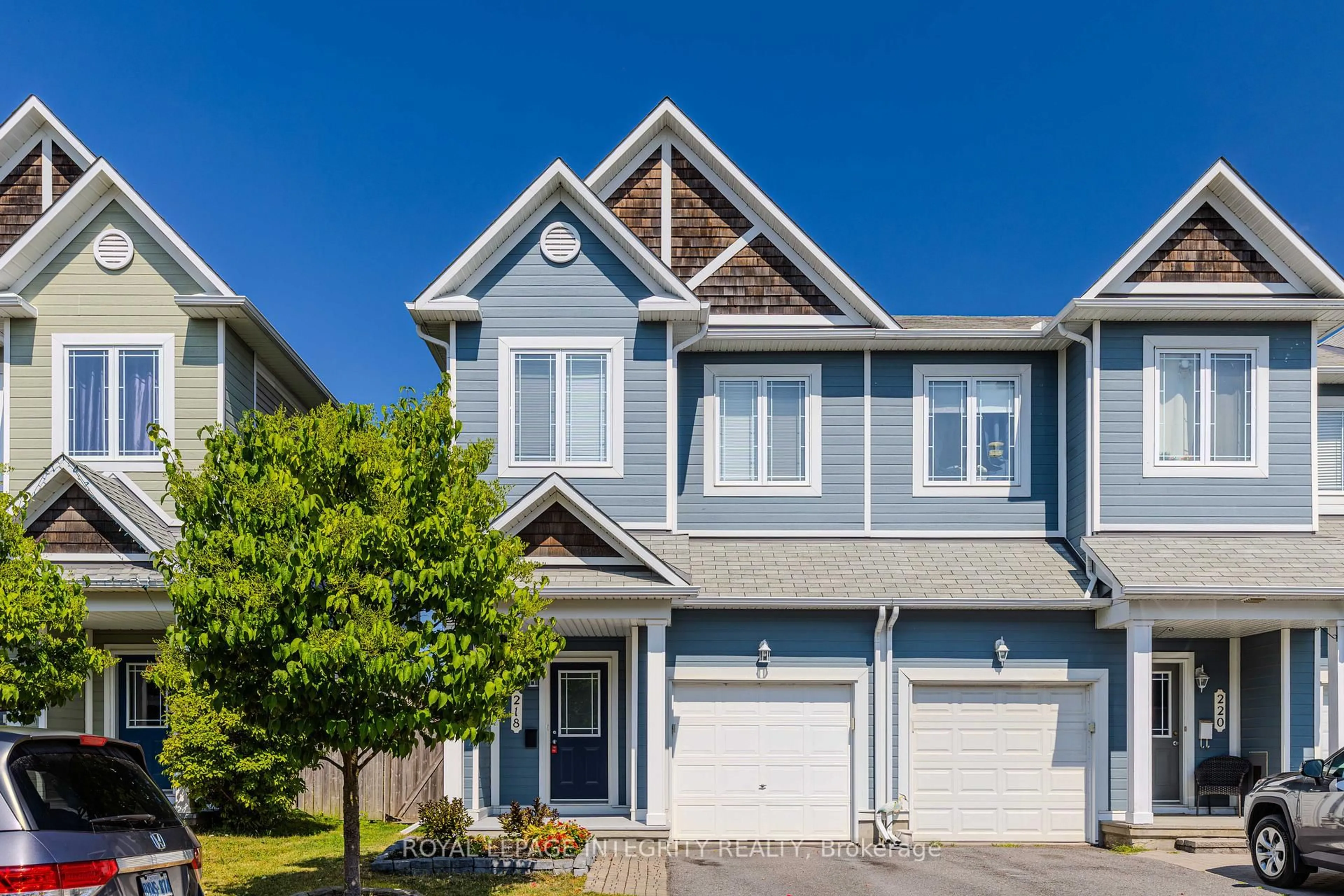 Home with vinyl exterior material, street for 218 Catamount Crt, Ottawa Ontario K2M 0A9