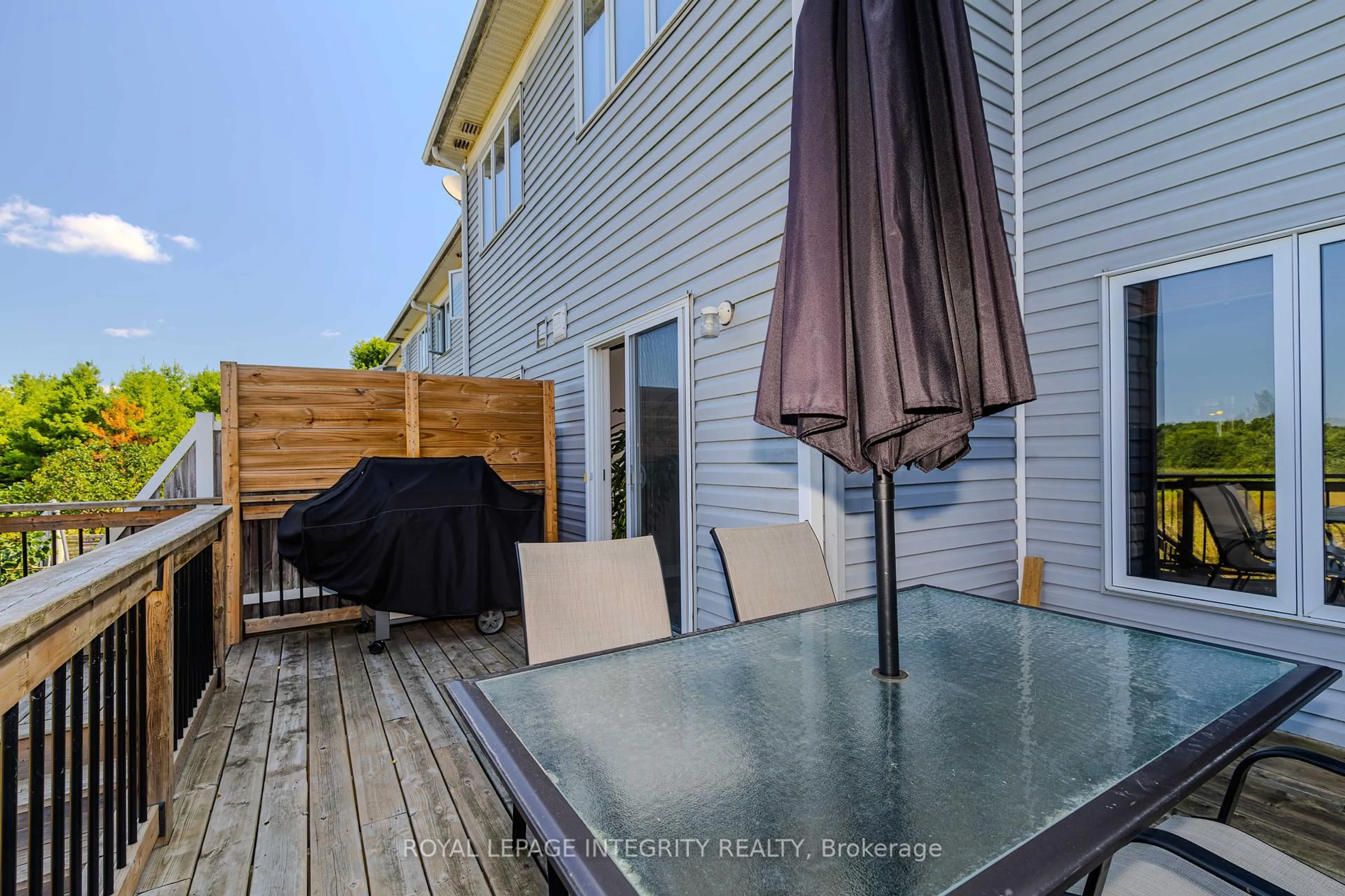 Patio, street for 218 Catamount Crt, Ottawa Ontario K2M 0A9