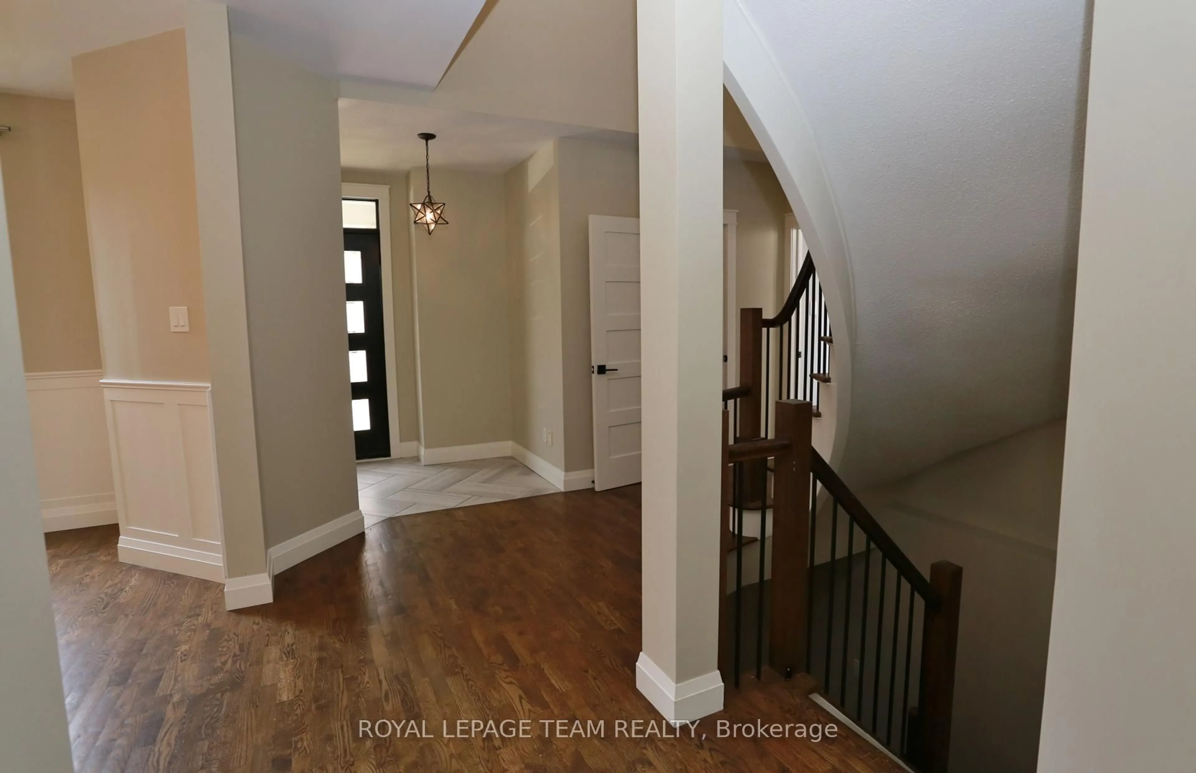 Indoor entryway for 78 Friendly Cres, Stittsville Ontario K2S 2B5