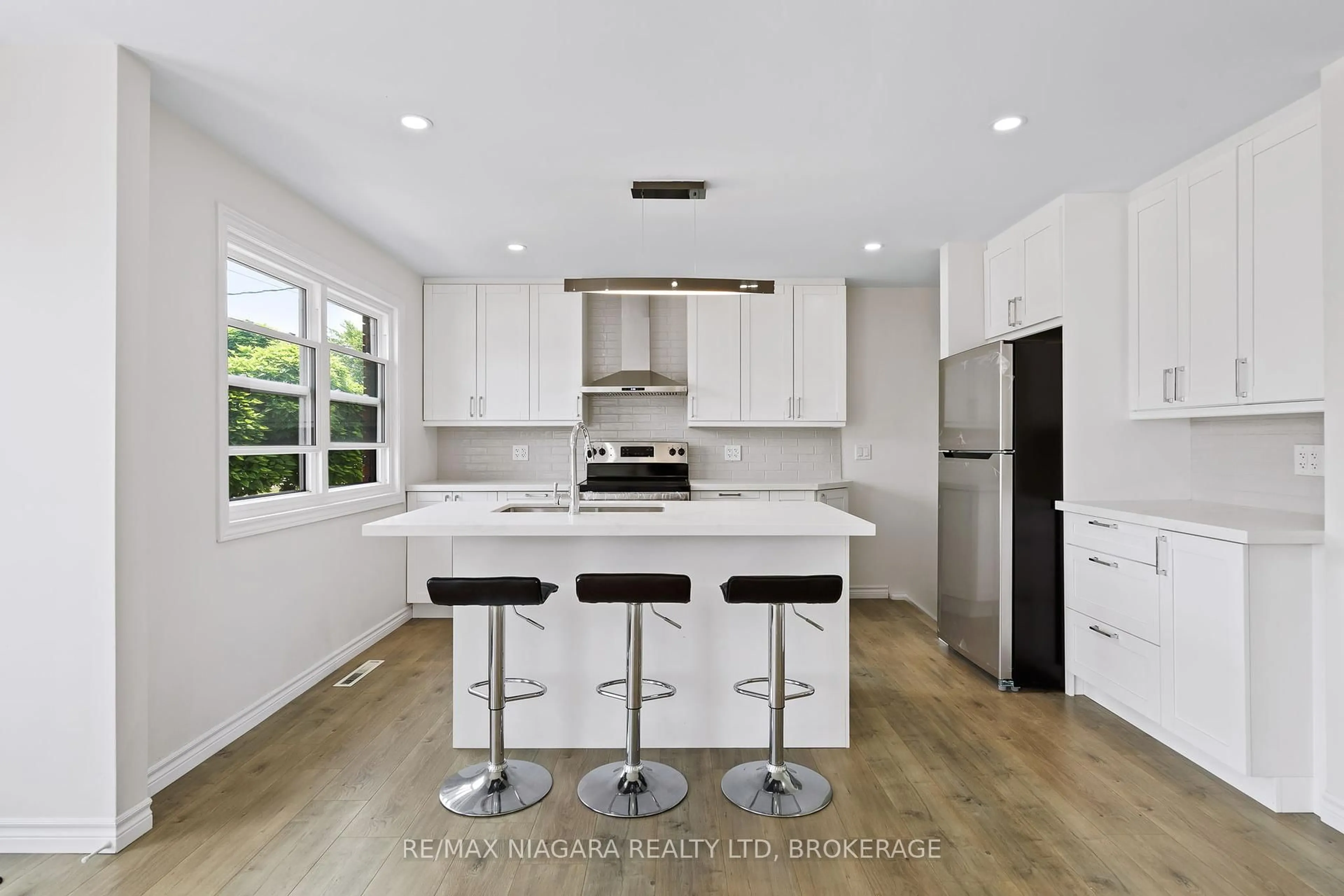 Open concept kitchen, unknown for 53 Collier Rd, Thorold Ontario L2V 3S9
