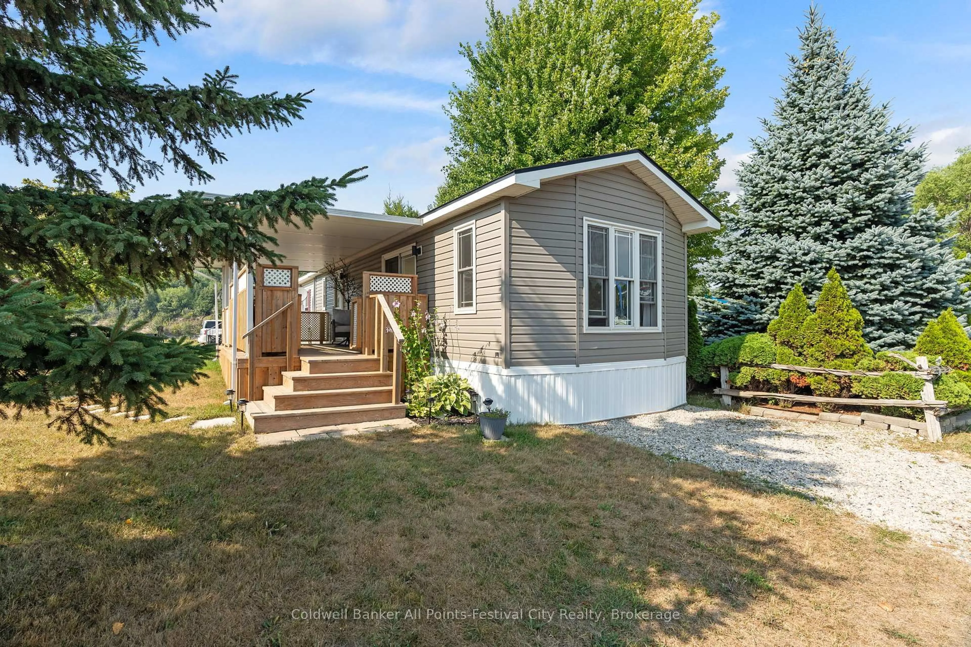 Home with vinyl exterior material, street for 100 North Harbour Rd #H6, Goderich Ontario N7A 2W6