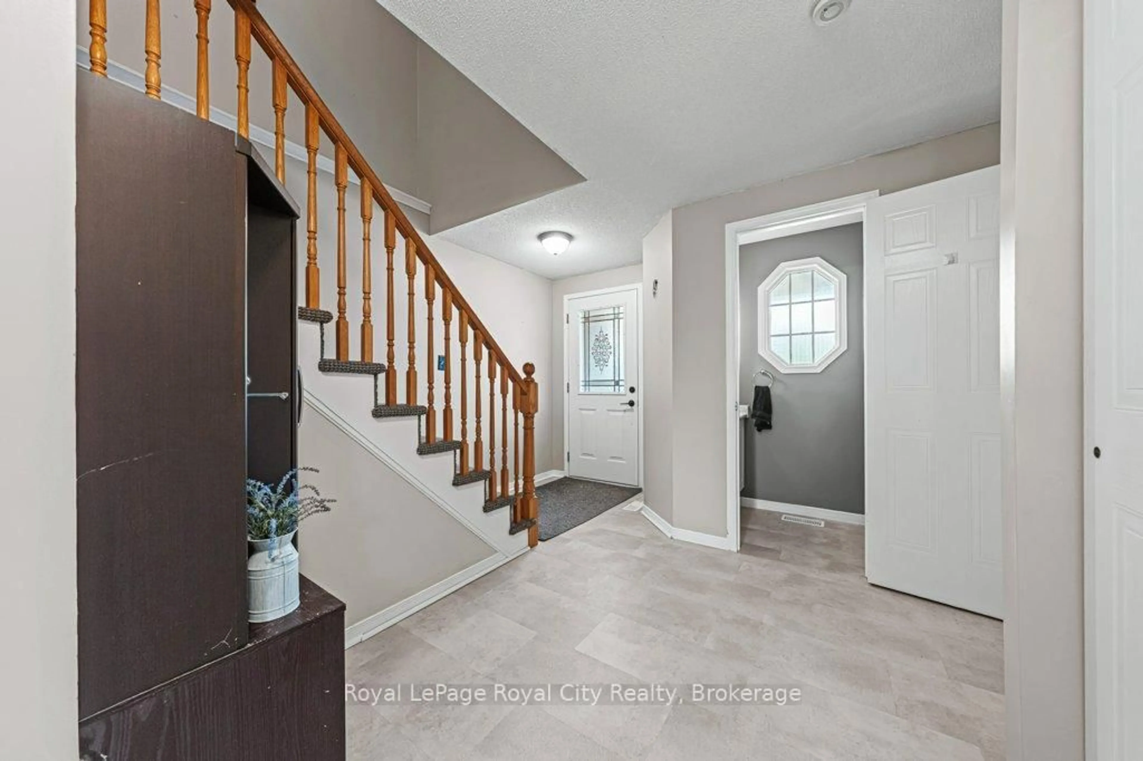 Indoor entryway for 260 Tait Cres, Centre Wellington Ontario N1M 3P7