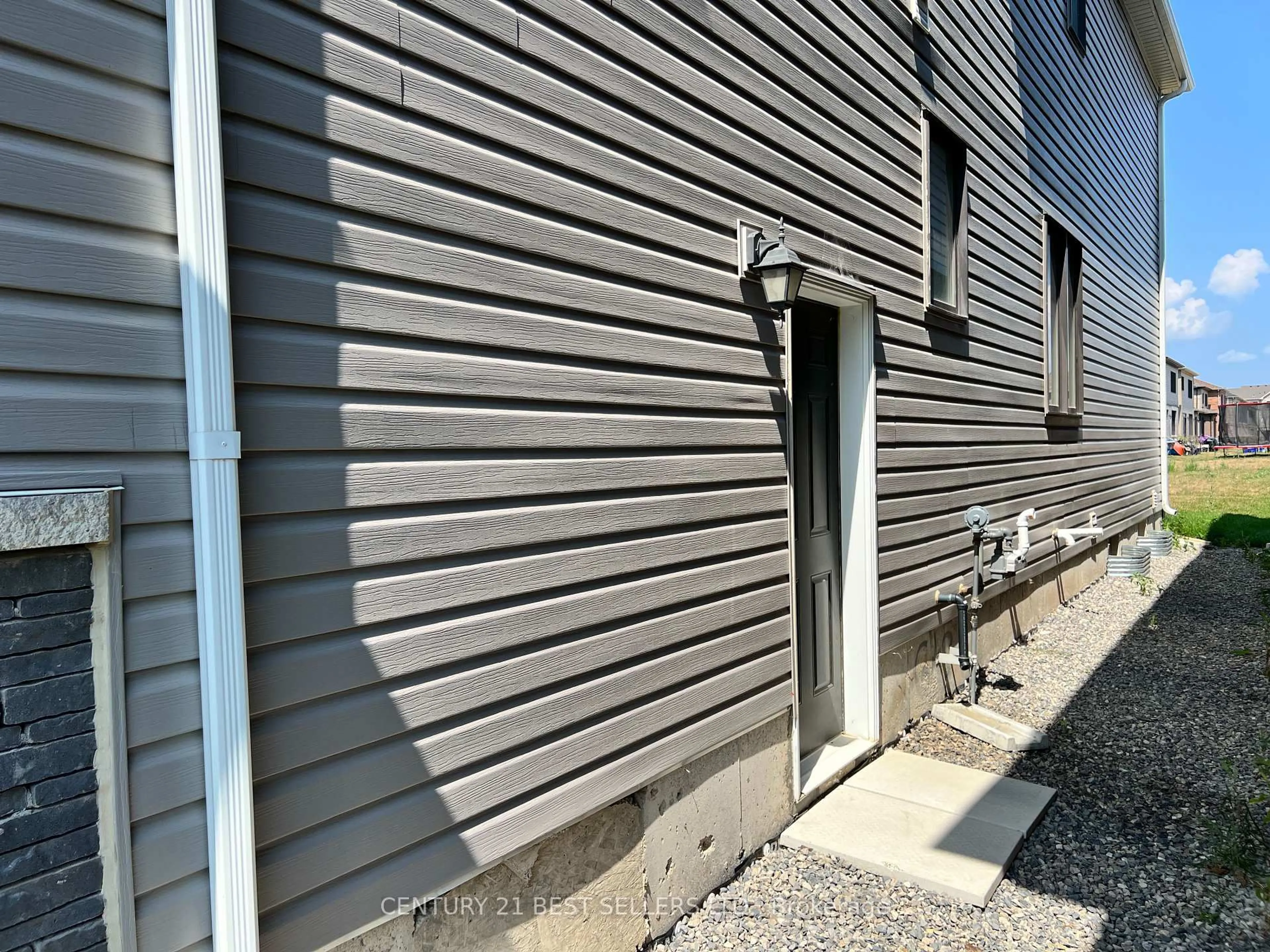 Home with vinyl exterior material, street for 89 Higgins Ave, Thorold Ontario L3B 5N5