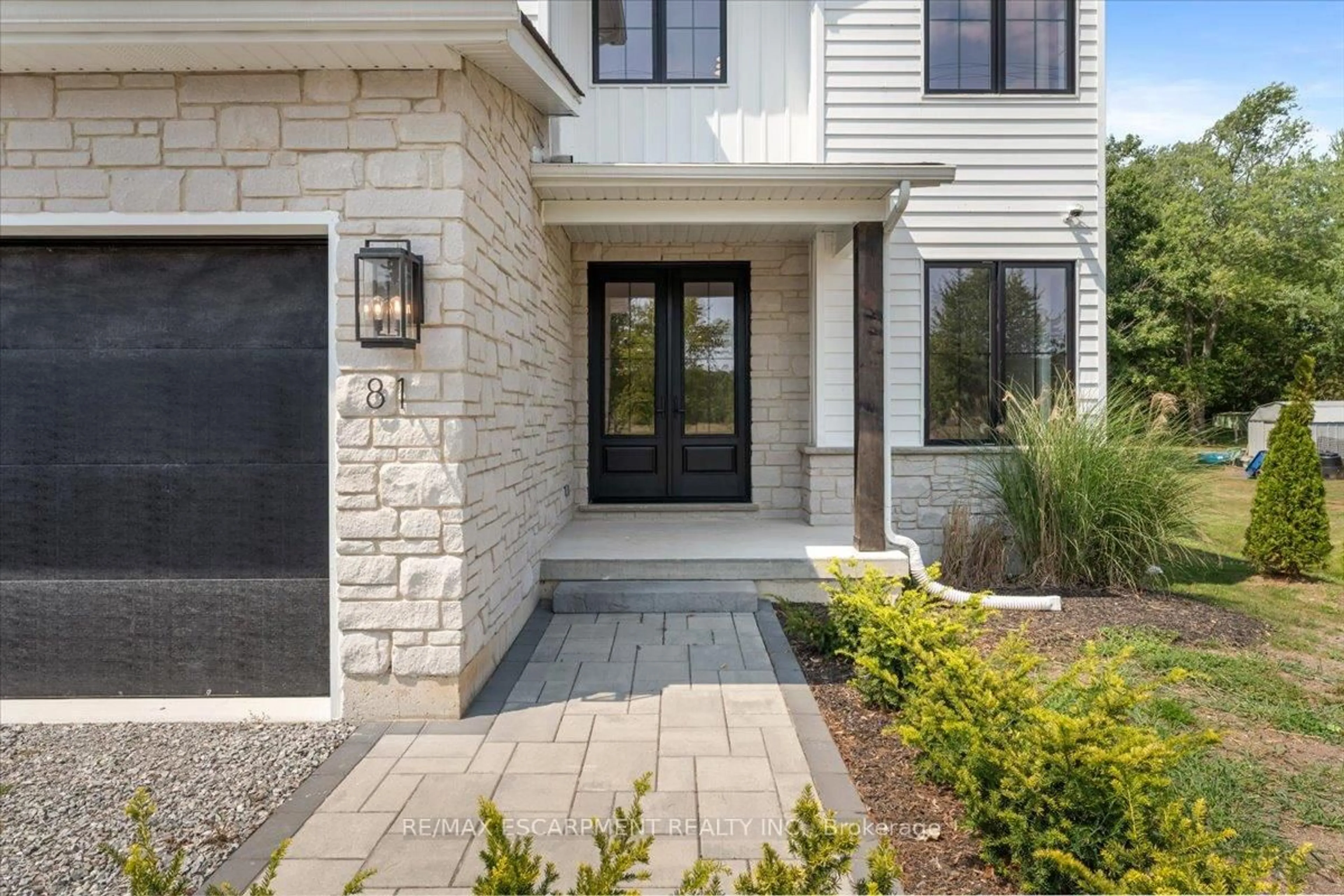 Home with brick exterior material, street for 81 DOANS RIDGE Rd, Welland Ontario L3B 5N4