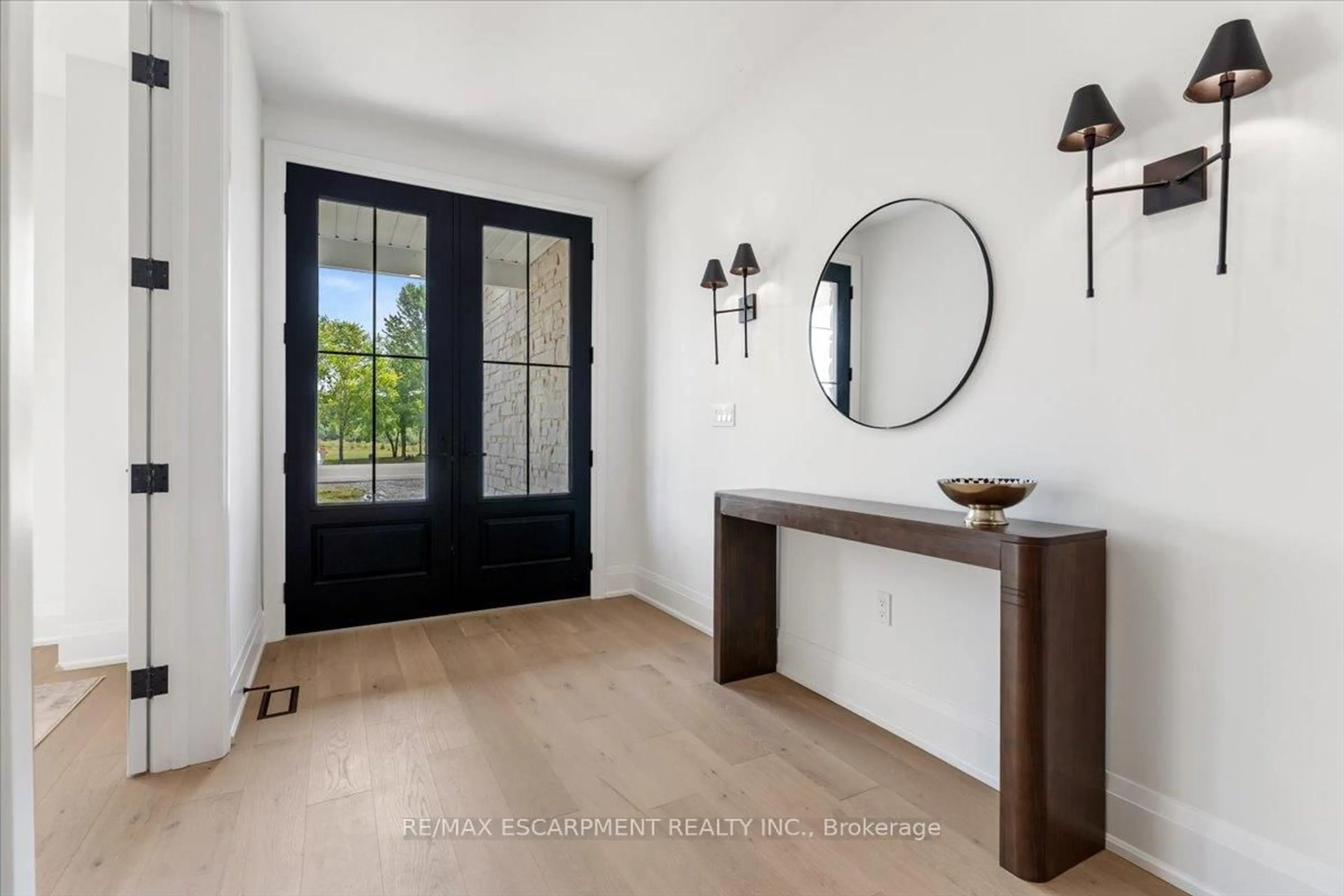 Indoor entryway for 81 DOANS RIDGE Rd, Welland Ontario L3B 5N4