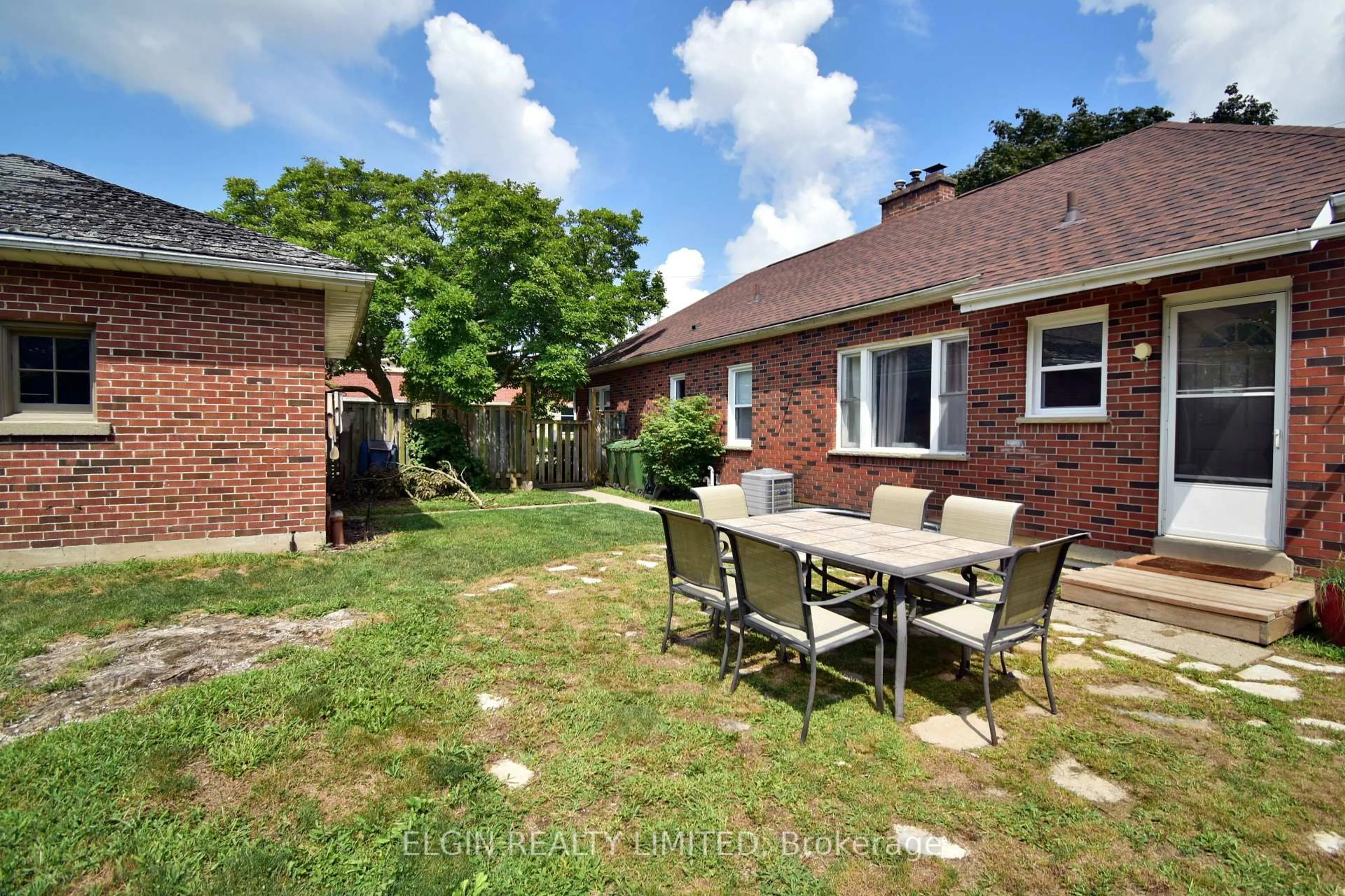 A pic from outside/outdoor area/front of a property/back of a property/a pic from drone, street for 145 Wilson Ave, St. Thomas Ontario N5R 3R4