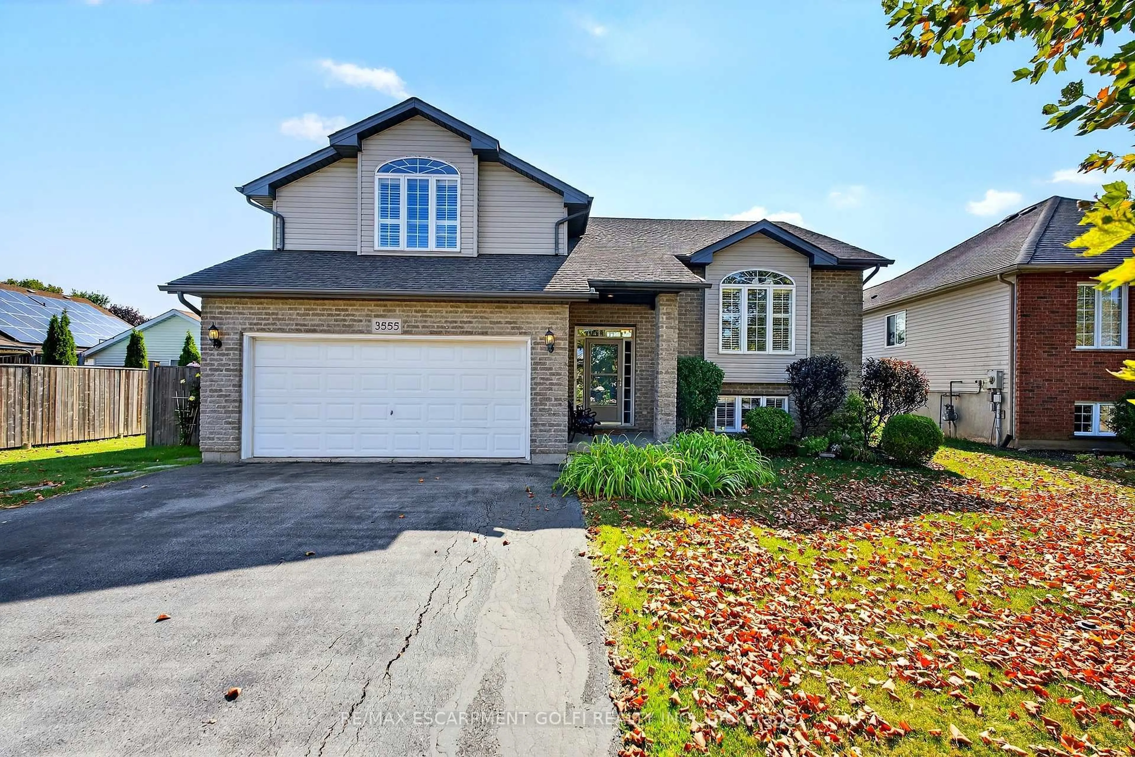 Home with vinyl exterior material, street for 3555 CARVER St, Fort Erie Ontario L0S 1S0