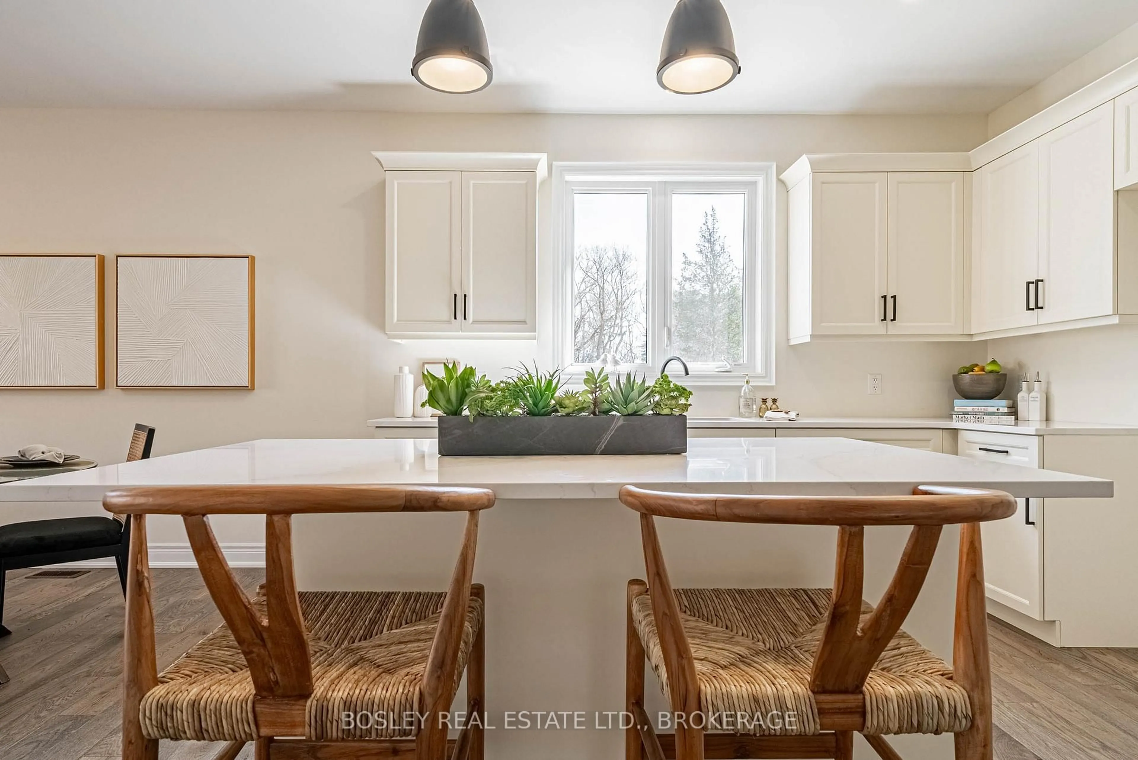 Contemporary kitchen, ceramic/tile floor for 510 Royal Ridge Dr, Fort Erie Ontario L0S 1N0