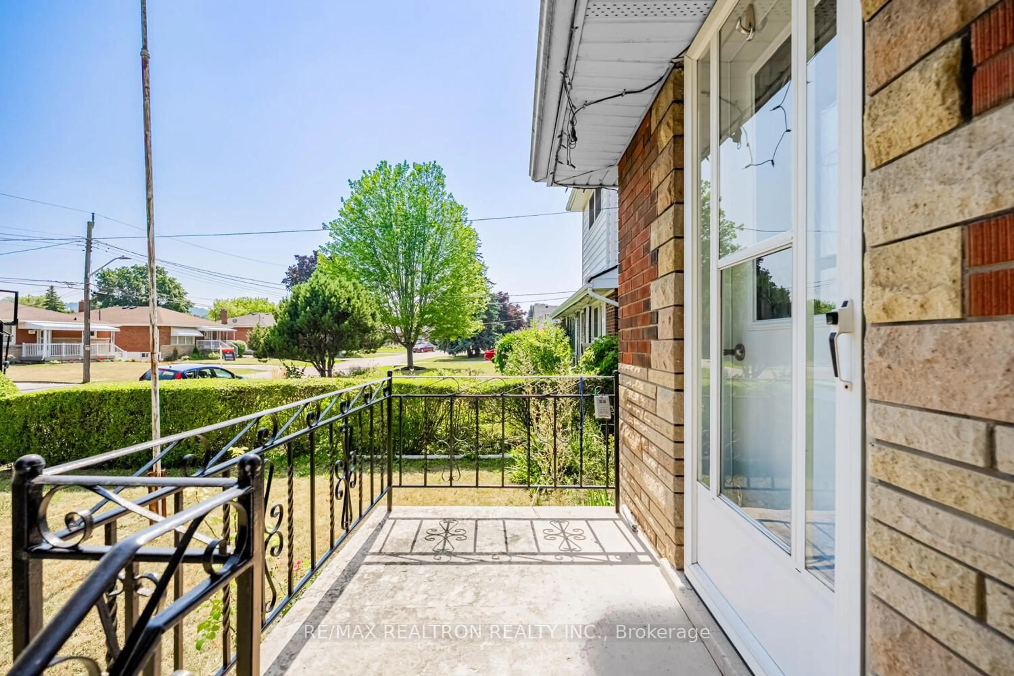 Patio, street for 79 Blanmora Dr, Hamilton Ontario L8G 2A9