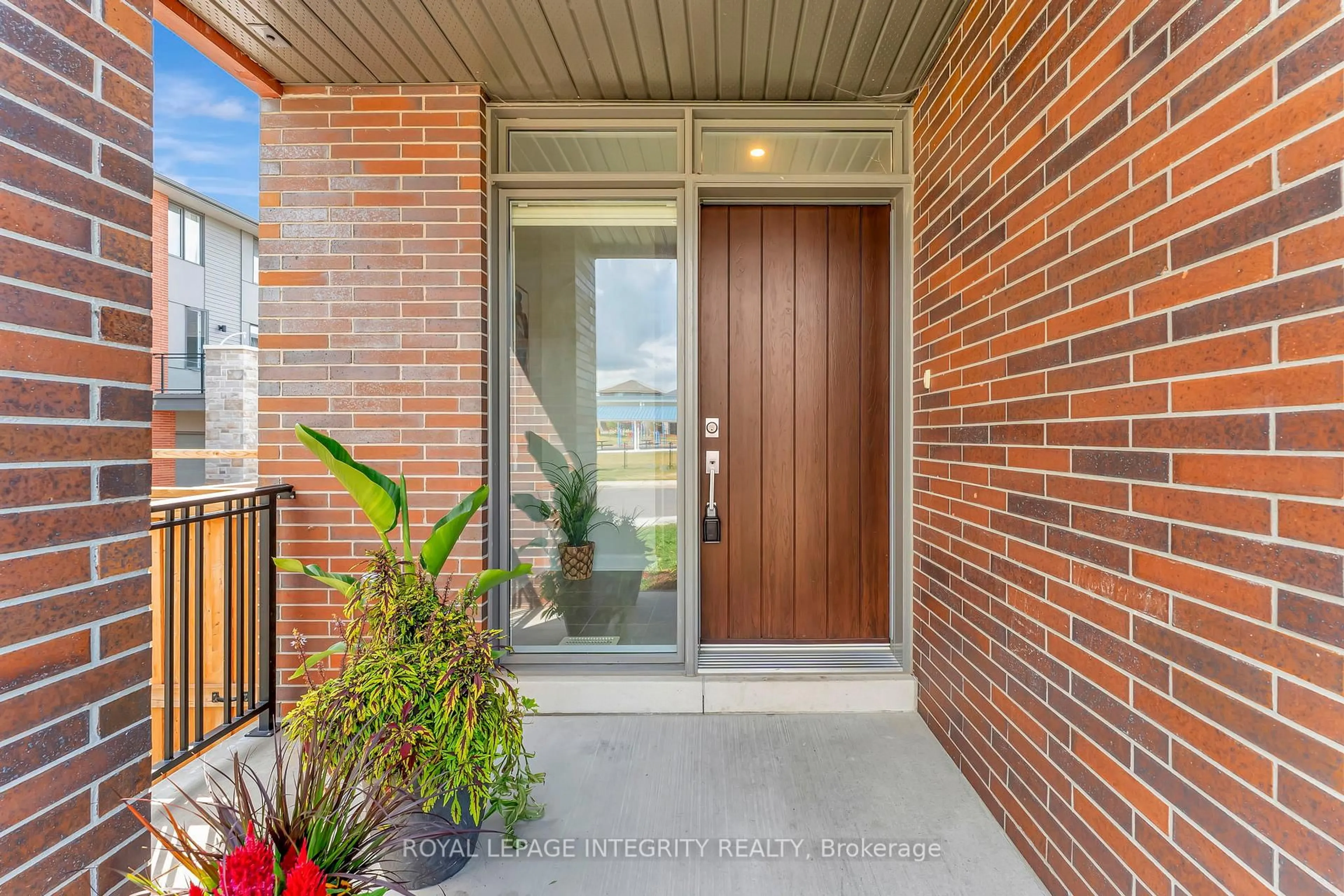 Indoor entryway for 885 Moses Tennisco St, Ottawa Ontario K1K 5A2