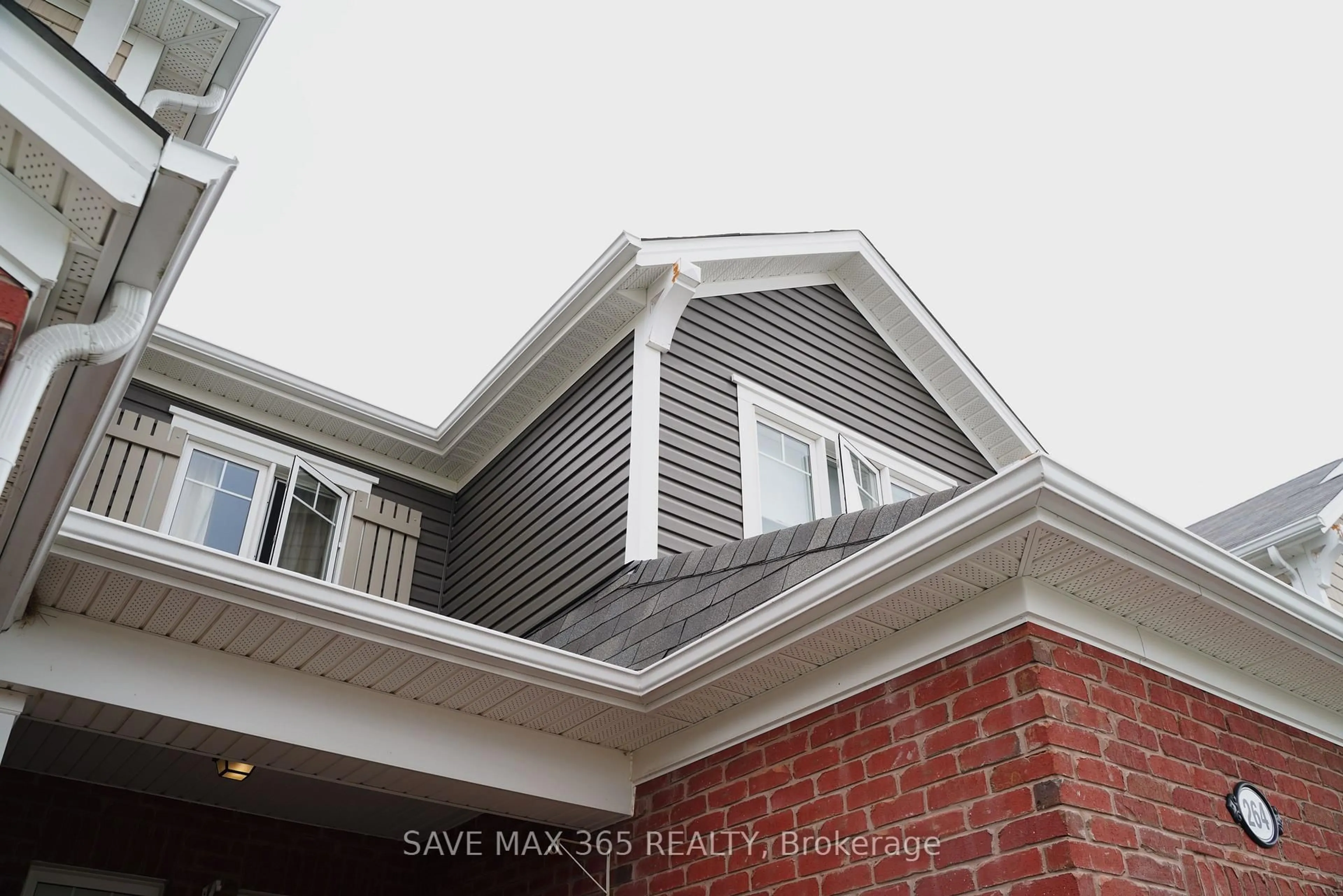 Home with vinyl exterior material, unknown for 264 Waterbrook Lane, Kitchener Ontario N2P 0H7