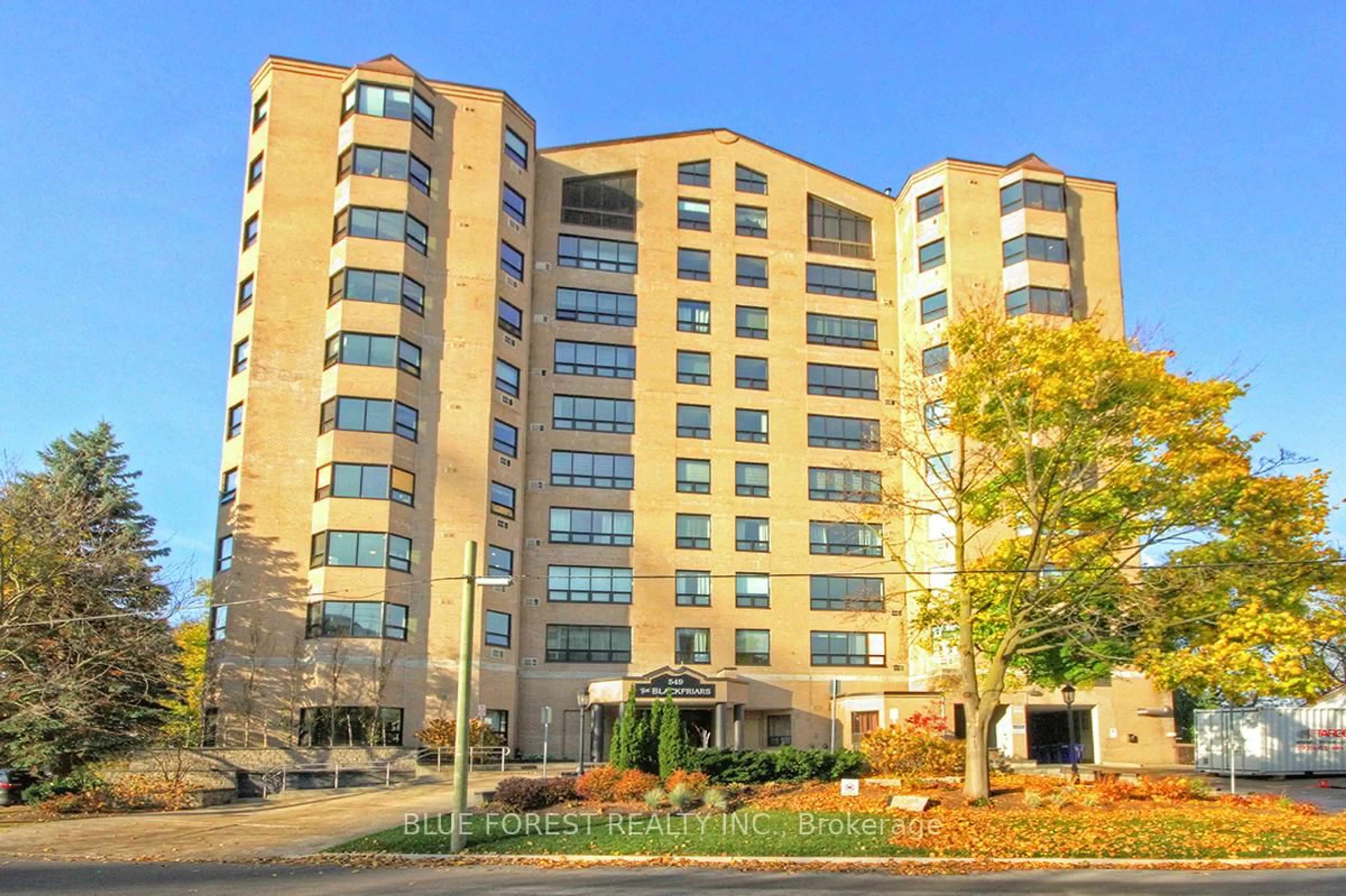 Indoor foyer for 549 Ridout St #506, London East Ontario N6A 5N5