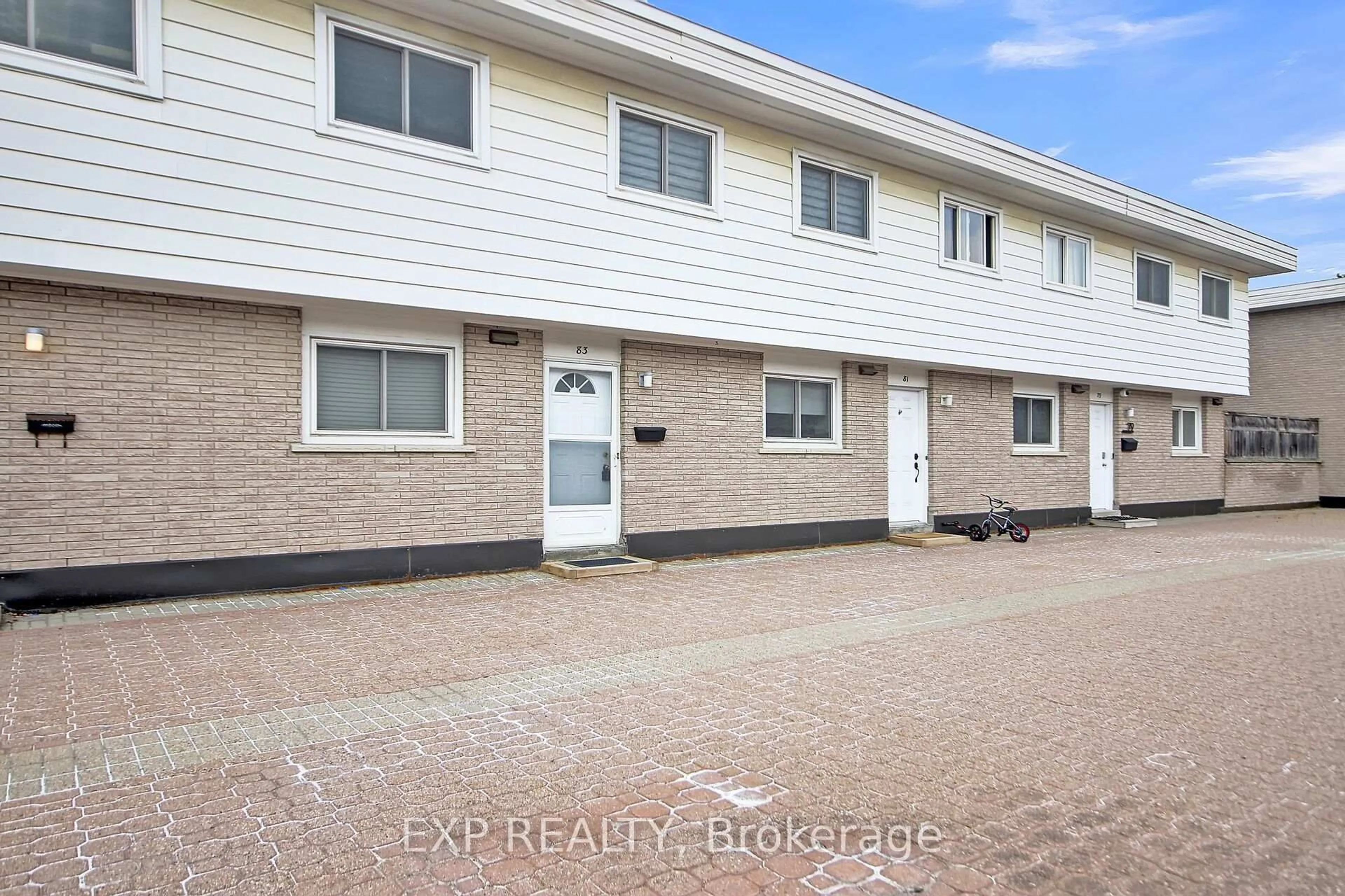 A pic from outside/outdoor area/front of a property/back of a property/a pic from drone, street for 83 Hadley Circ, Ottawa Ontario K2H 7Z8