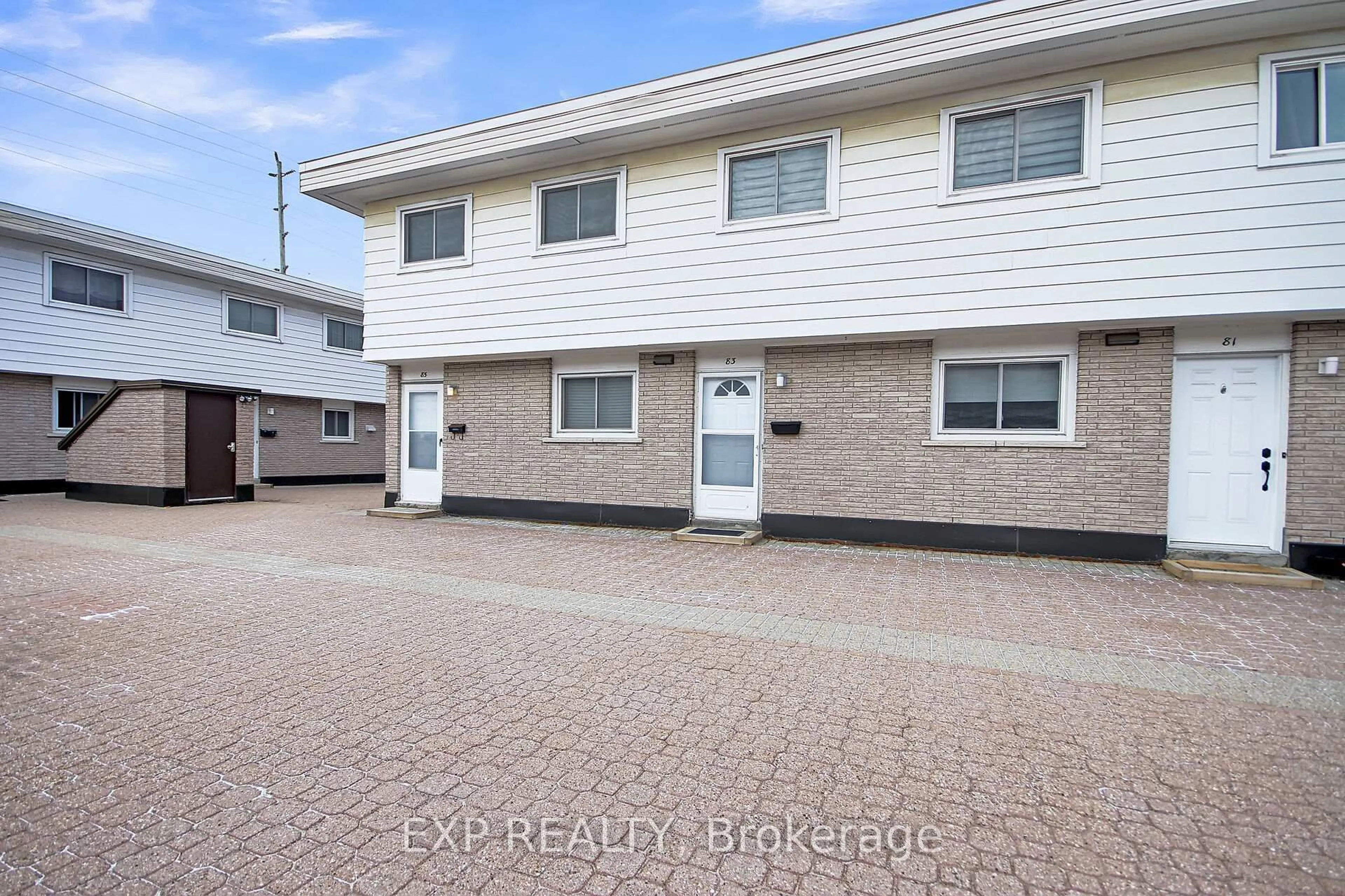 A pic from outside/outdoor area/front of a property/back of a property/a pic from drone, street for 83 Hadley Circ, Ottawa Ontario K2H 7Z8