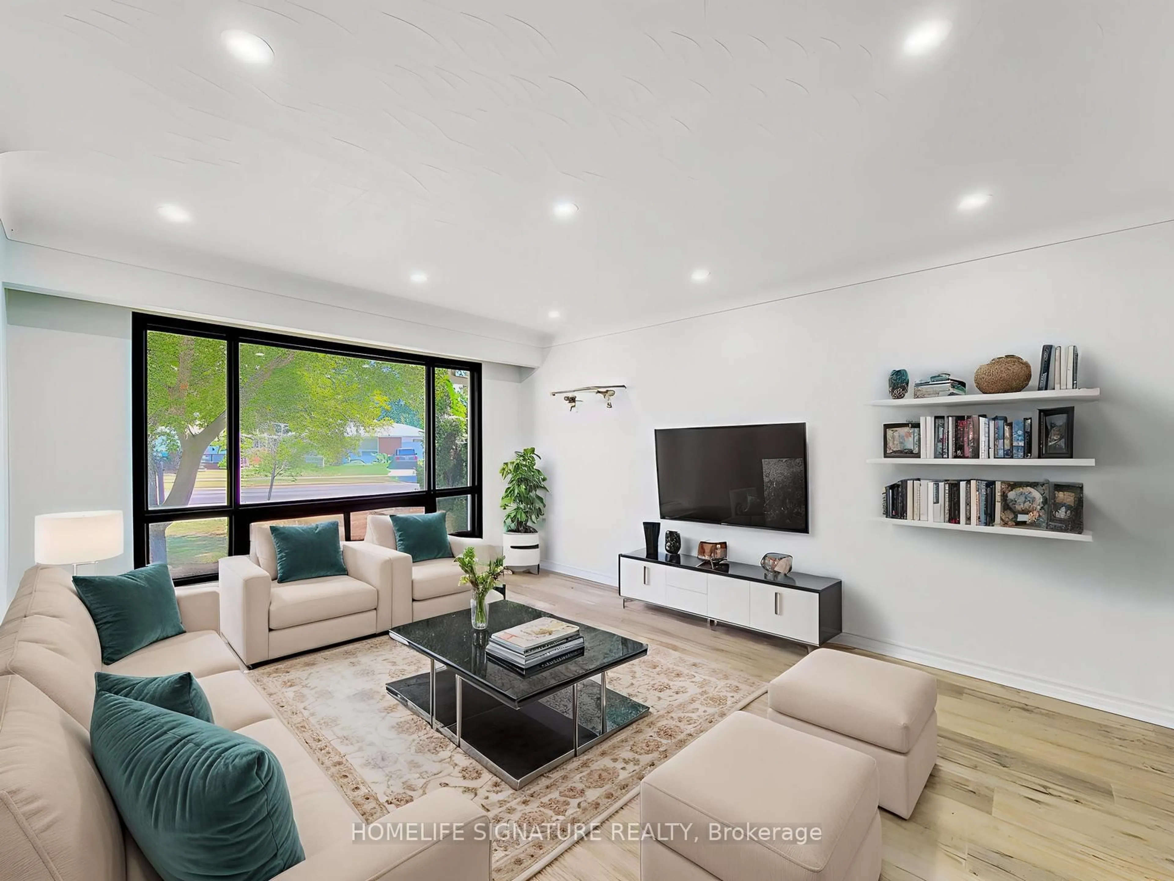 Living room with furniture, unknown for 443 Vine St, St. Catharines Ontario L2M 3S6