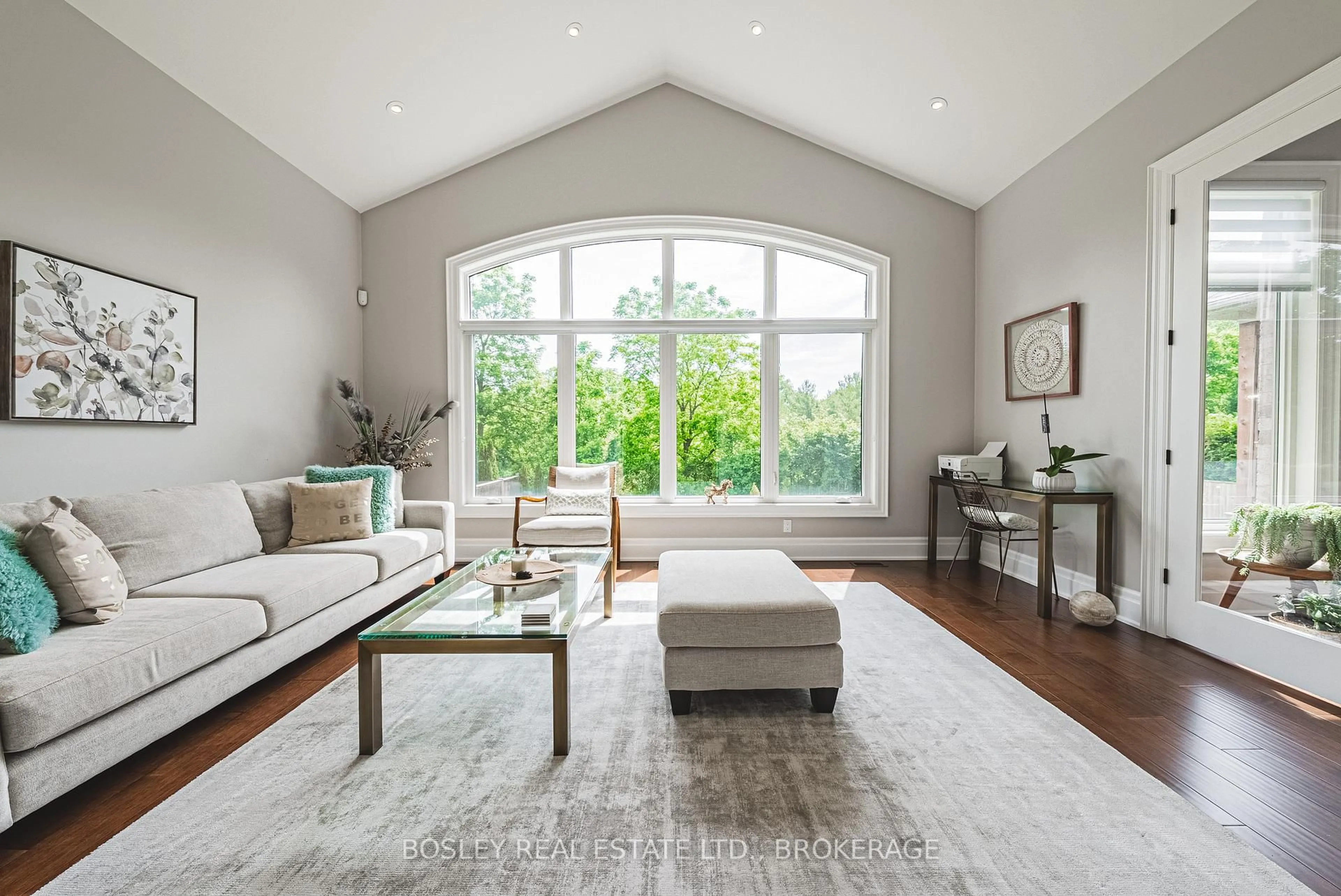 Living room with furniture, unknown for 32 Philmori Blvd, Pelham Ontario L0S 1E5