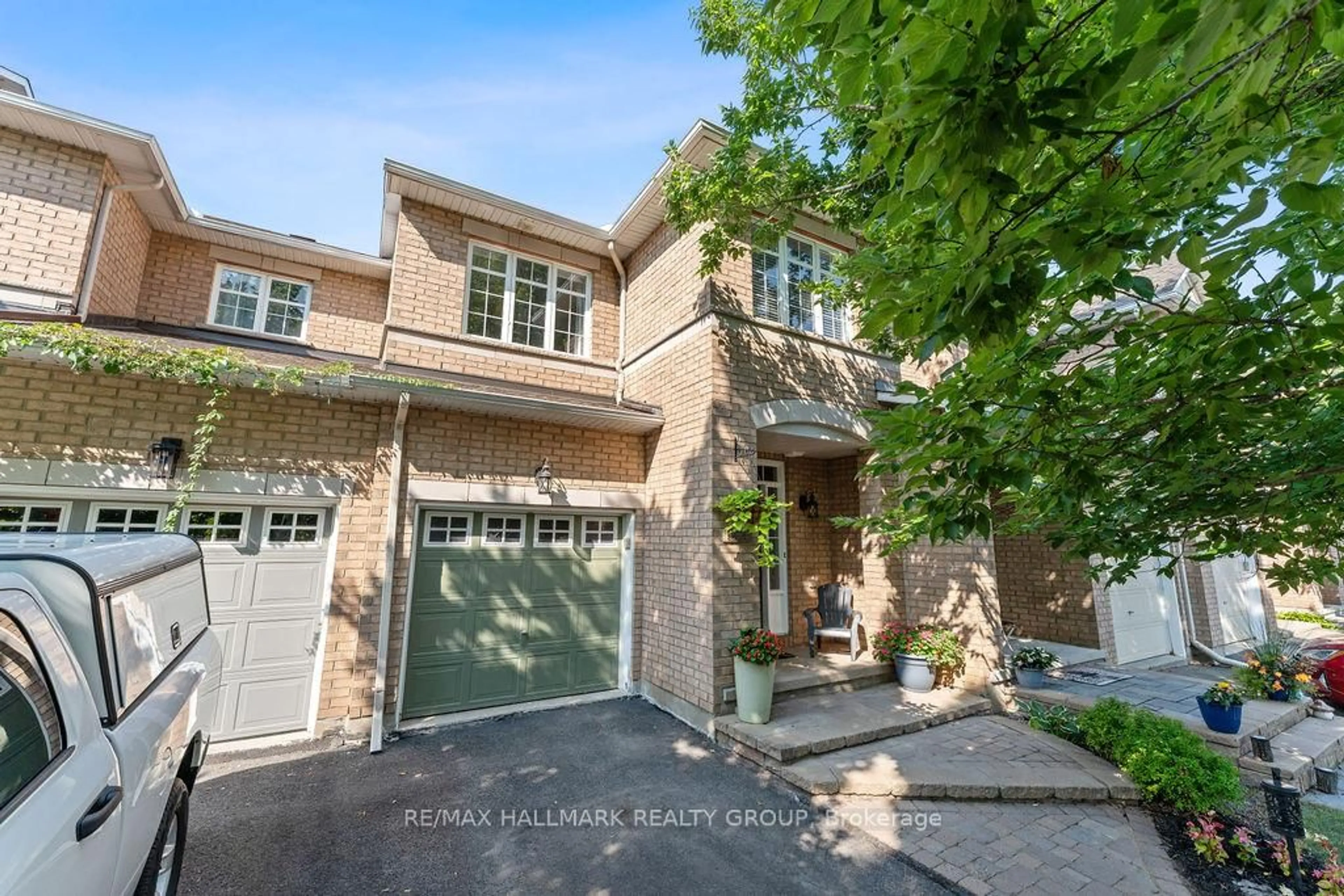 Home with brick exterior material, street for 920 Schooner Cres, Ottawa Ontario K1V 1Y3