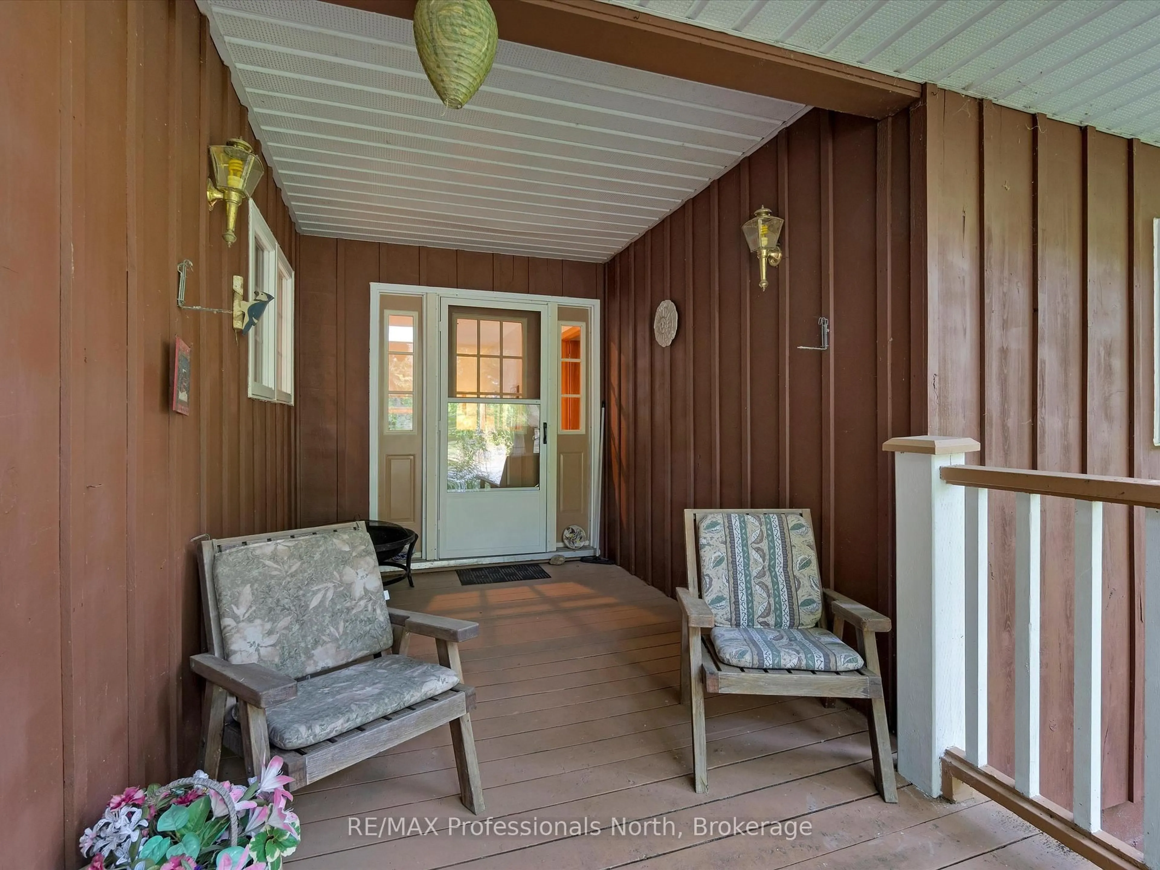 Indoor entryway for 5 Todholm Dr, Muskoka Lakes Ontario P0B 1J0