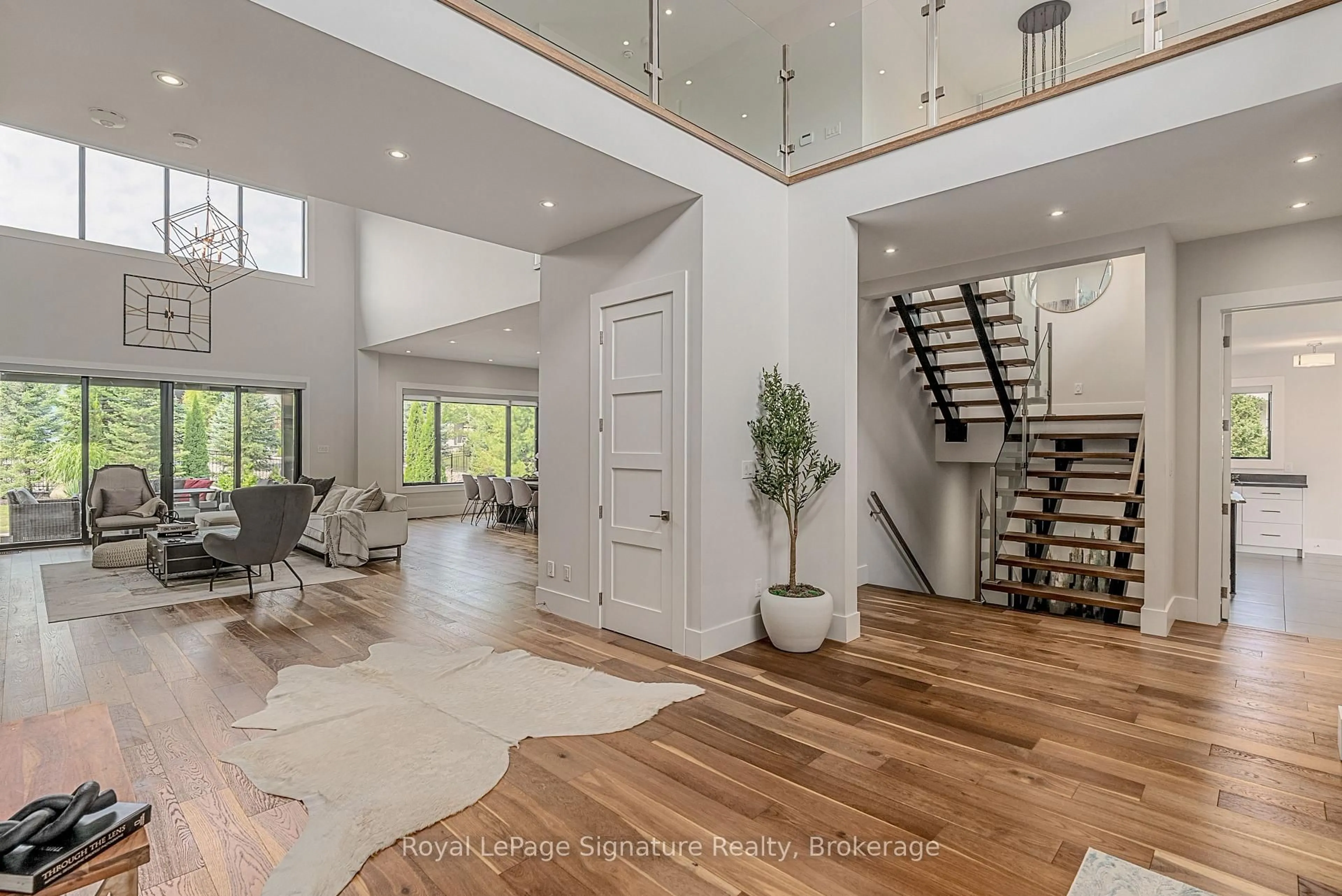 Indoor entryway for 128 Arnot Cres, Blue Mountains Ontario L9Y 0Z8