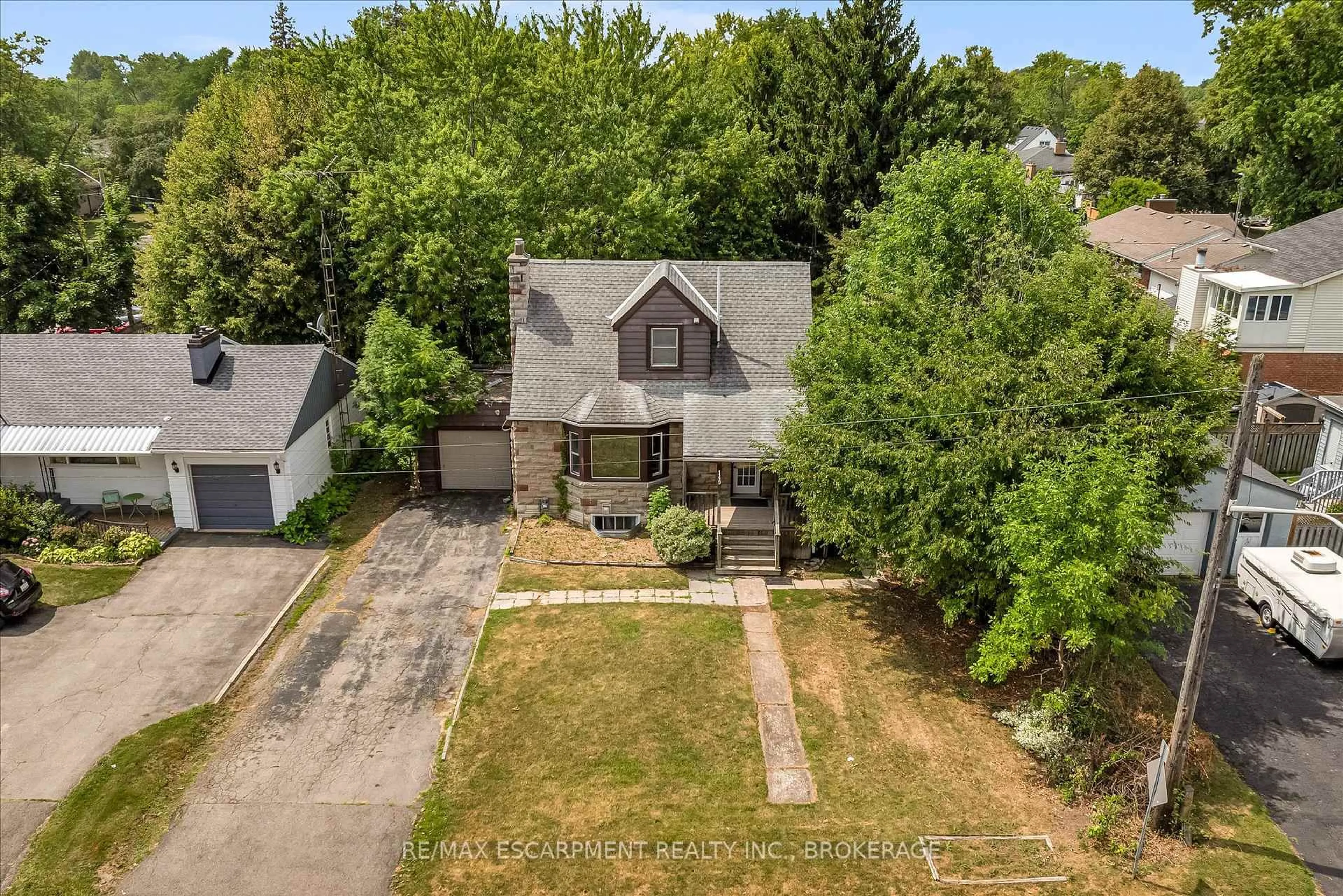 A pic from outside/outdoor area/front of a property/back of a property/a pic from drone, street for 149 FIRST Ave, Welland Ontario L3C 1Y3