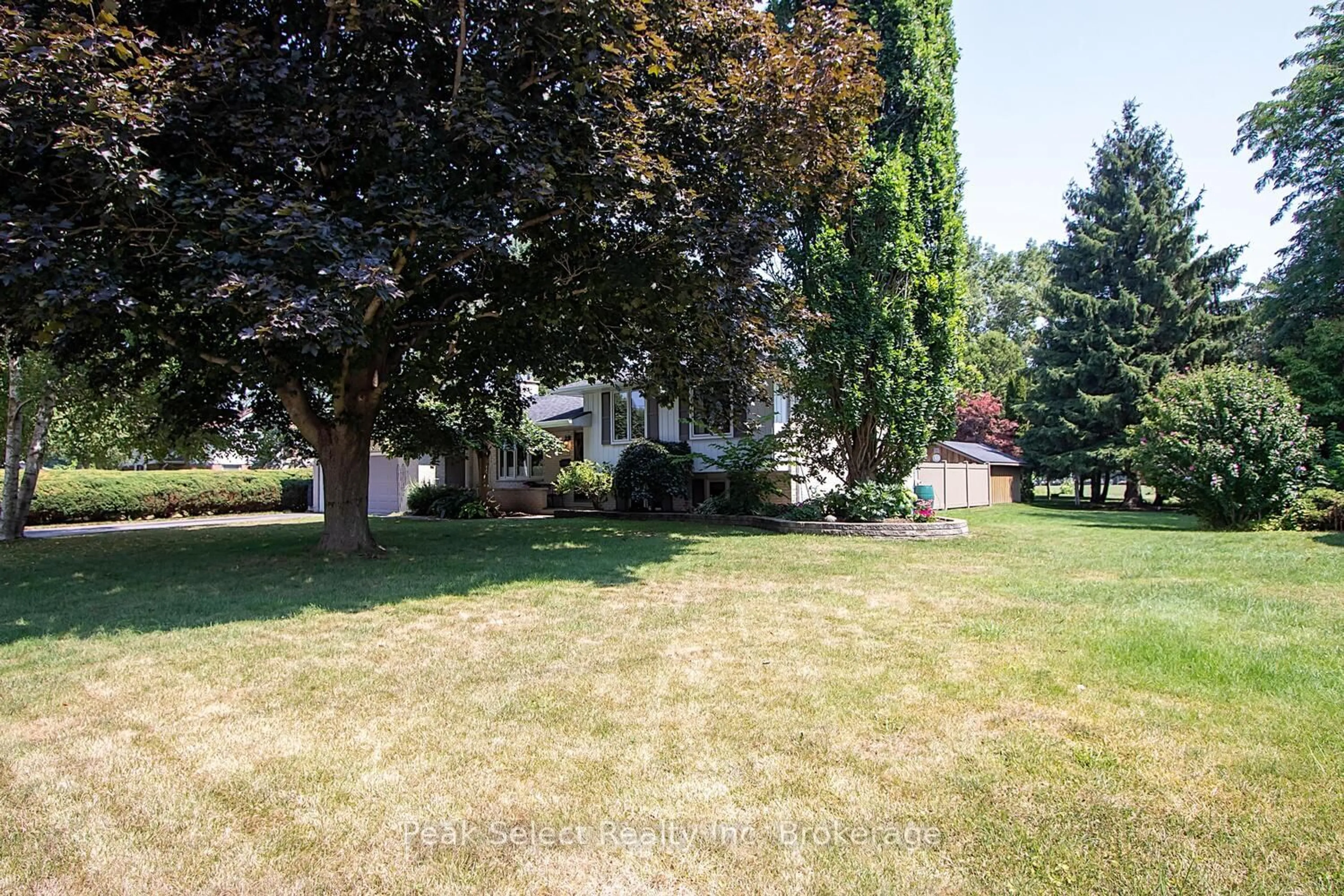 A pic from outside/outdoor area/front of a property/back of a property/a pic from drone, street for 139 Waterloo St, St. Marys Ontario N4X 1B2