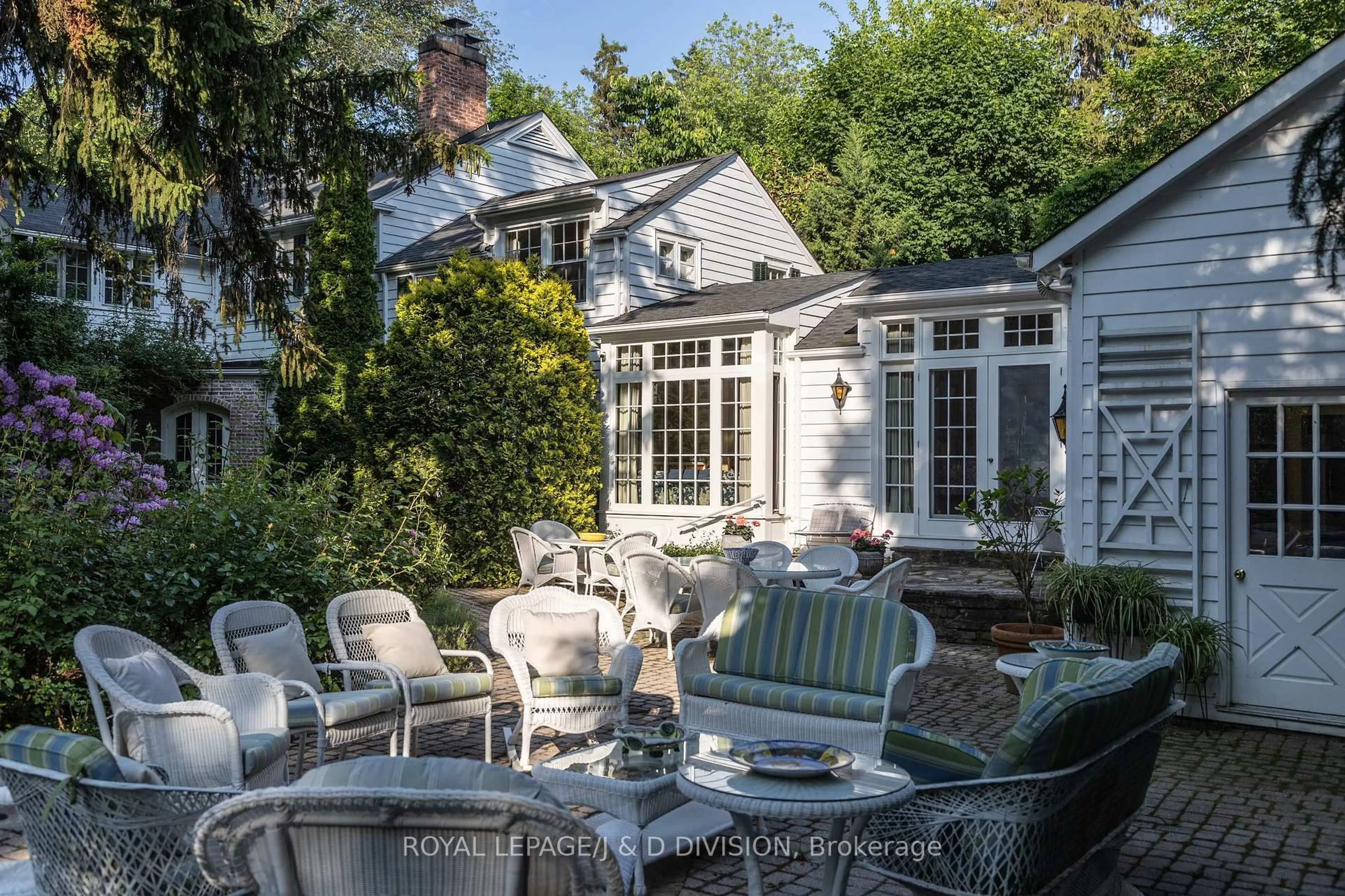 Patio, street for 217 Butler St, Niagara-on-the-Lake Ontario L0S 1J0