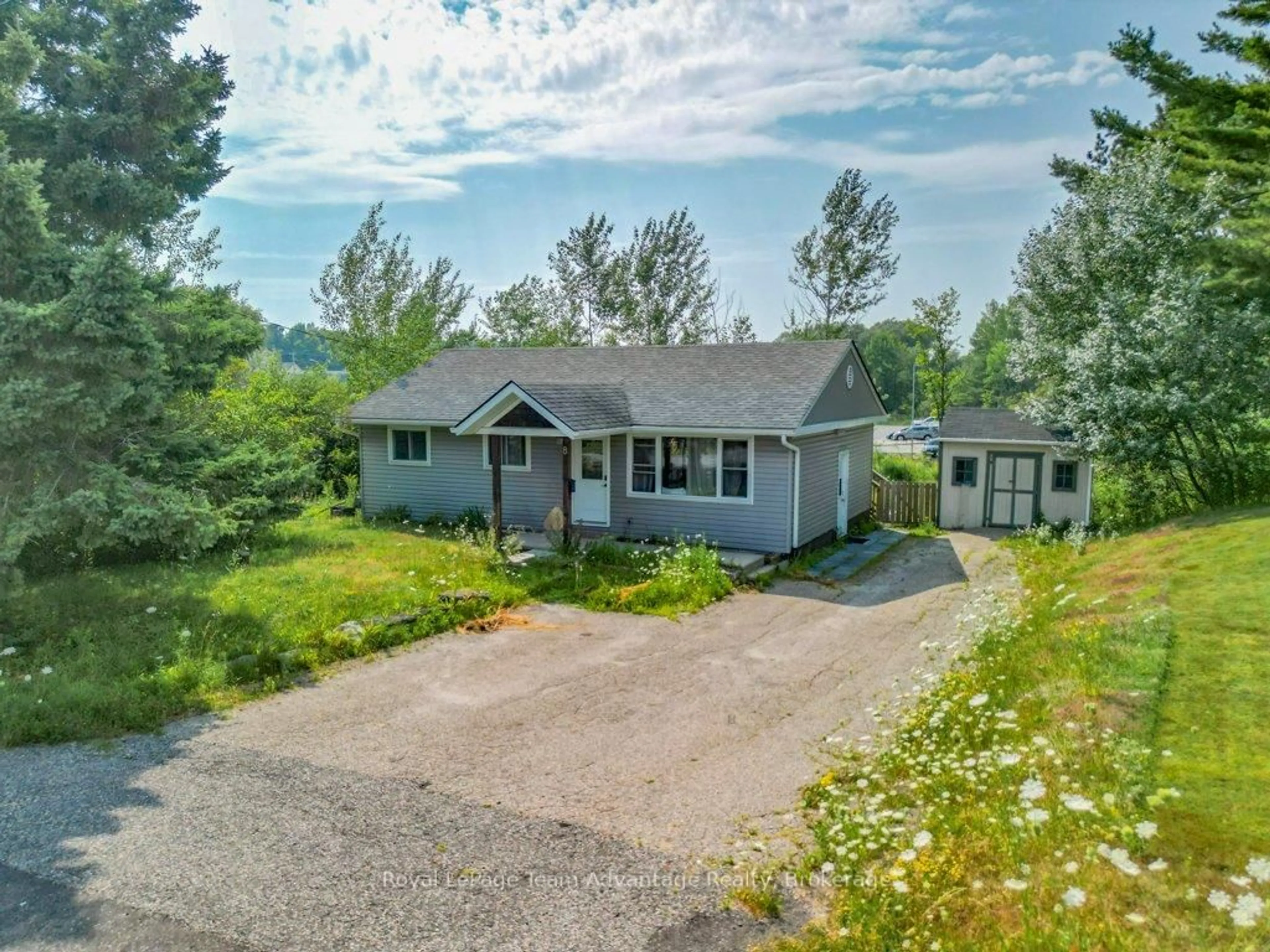 A pic from outside/outdoor area/front of a property/back of a property/a pic from drone, unknown for 8 Edward St, Parry Sound Ontario P2A 2W4