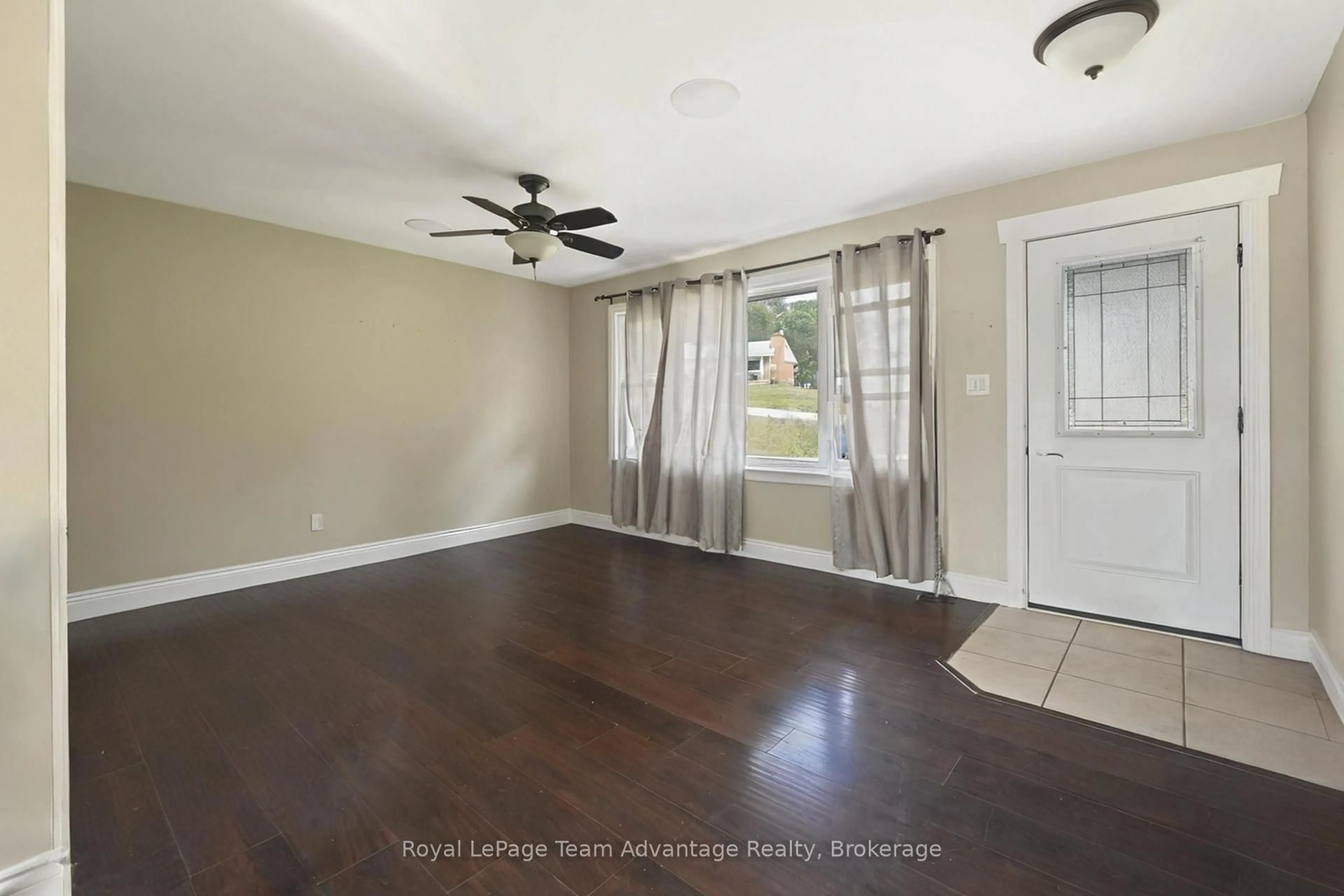 A pic of a room for 8 Edward St, Parry Sound Ontario P2A 2W4