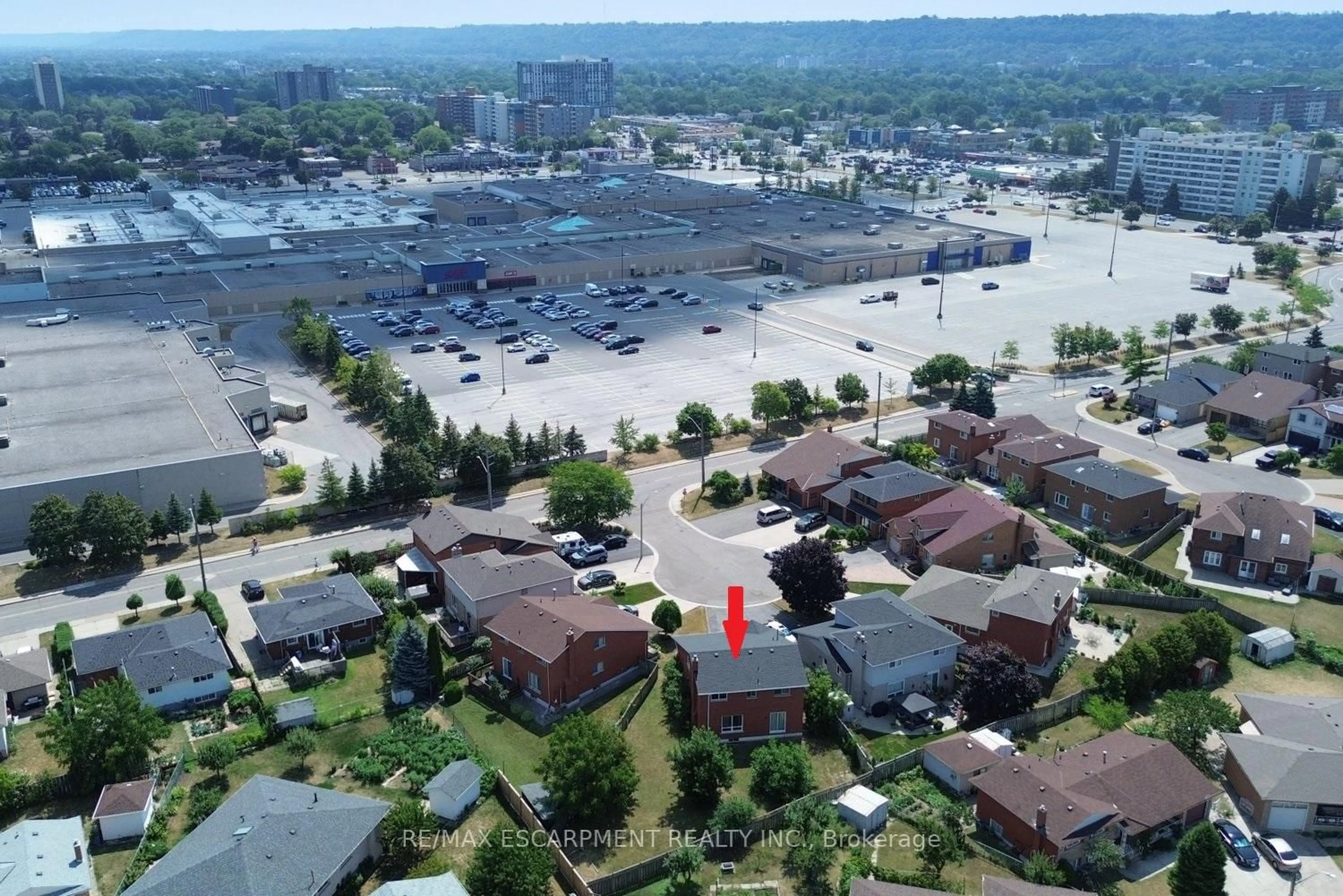 A pic from outside/outdoor area/front of a property/back of a property/a pic from drone, water/lake/river/ocean view for 3 Lord Crt, Hamilton Ontario L8E 4V8