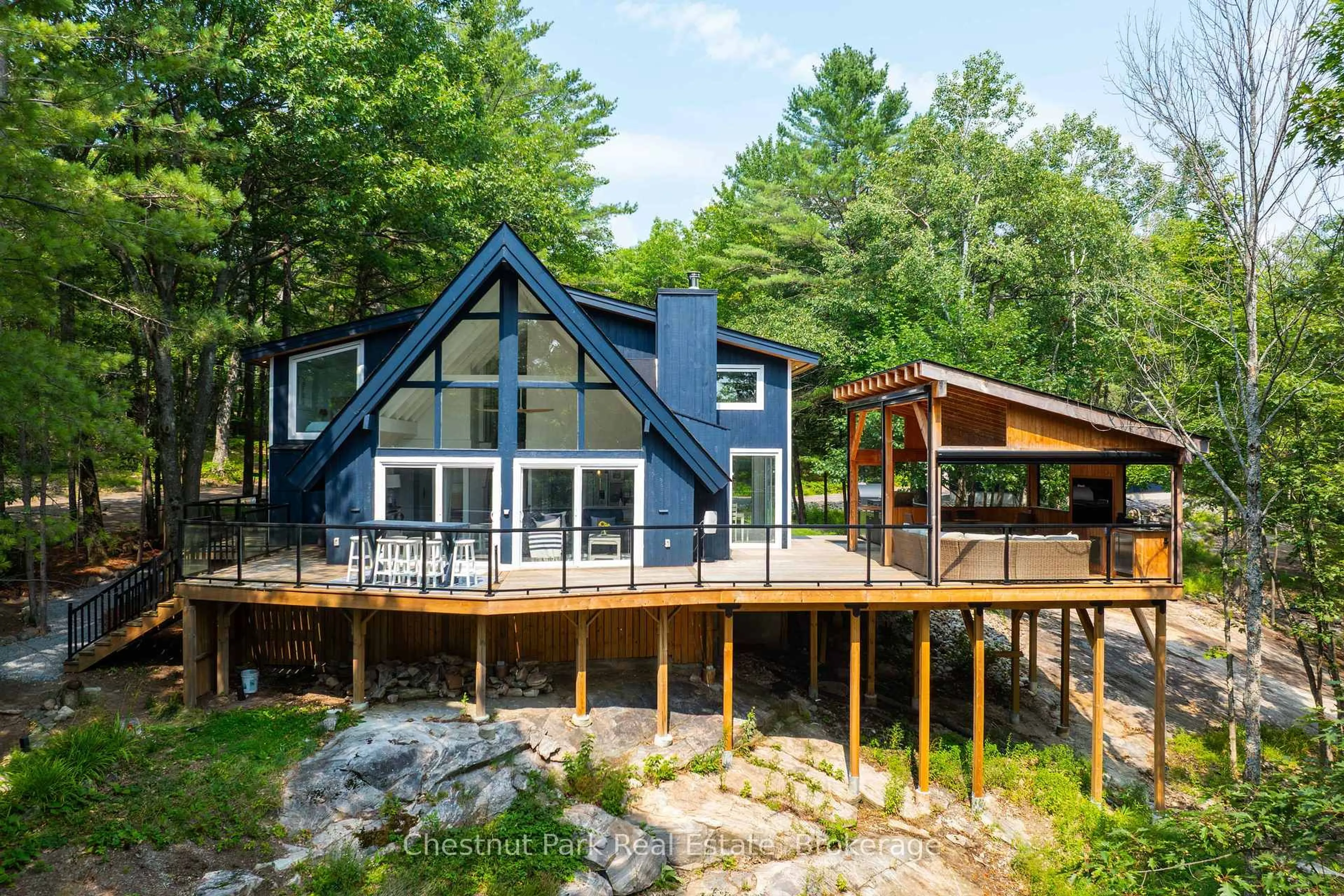 Home with vinyl exterior material, water/lake/river/ocean view for 107 Steeles Rd, Seguin Ontario P0C 1J0