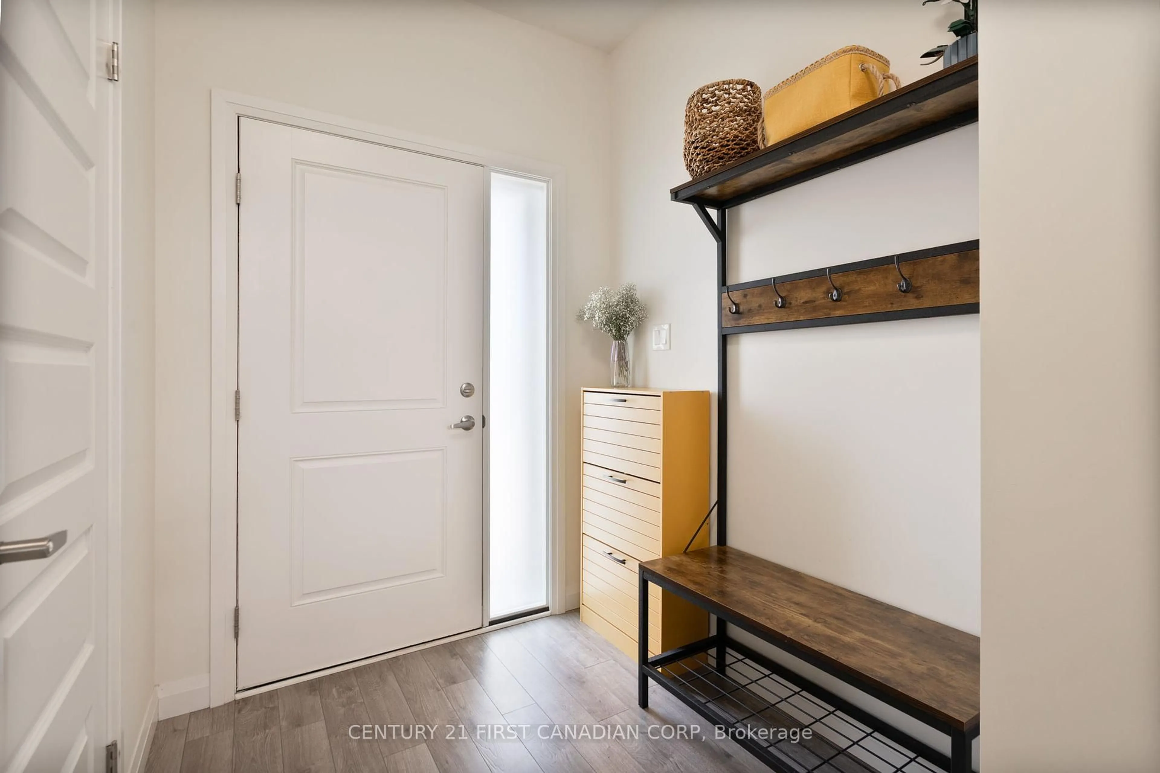 Indoor entryway for 819 Kleinburg Dr #48, London North Ontario N5X 3Z1